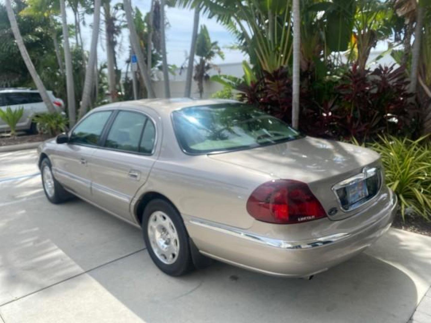 2002 Lt Parchment Gold Metallic /Light Graphite Lincoln Continental LOW MILES 60,071 1 OWNER FLORIDA (1LNHM97V12Y) with an 4.6L DOHC 32-Valve V8 Intech Engine engine, Automatic transmission, located at 4701 North Dixie Hwy, Pompano Beach, FL, 33064, (954) 422-2889, 26.240938, -80.123474 - OUR WEBPAGE FLORIDACARS1.COM HAS OVER 100 PHOTOS AND FREE CARFAX LINK 2002 LINCOLN CONTINENTAL VIN: 1LNHM97V12Y600863 1 L N H M 9 7 V 1 2 Y 6 0 0 8 6 3 SEDAN 4 DR 4.6L V8 F DOHC 32V GASOLINE FRONT WHEEL DRIVE Features ABS Brakes Air Conditioning Alloy Wheels AM/FM Stereo Automatic Transmission Casse - Photo#75