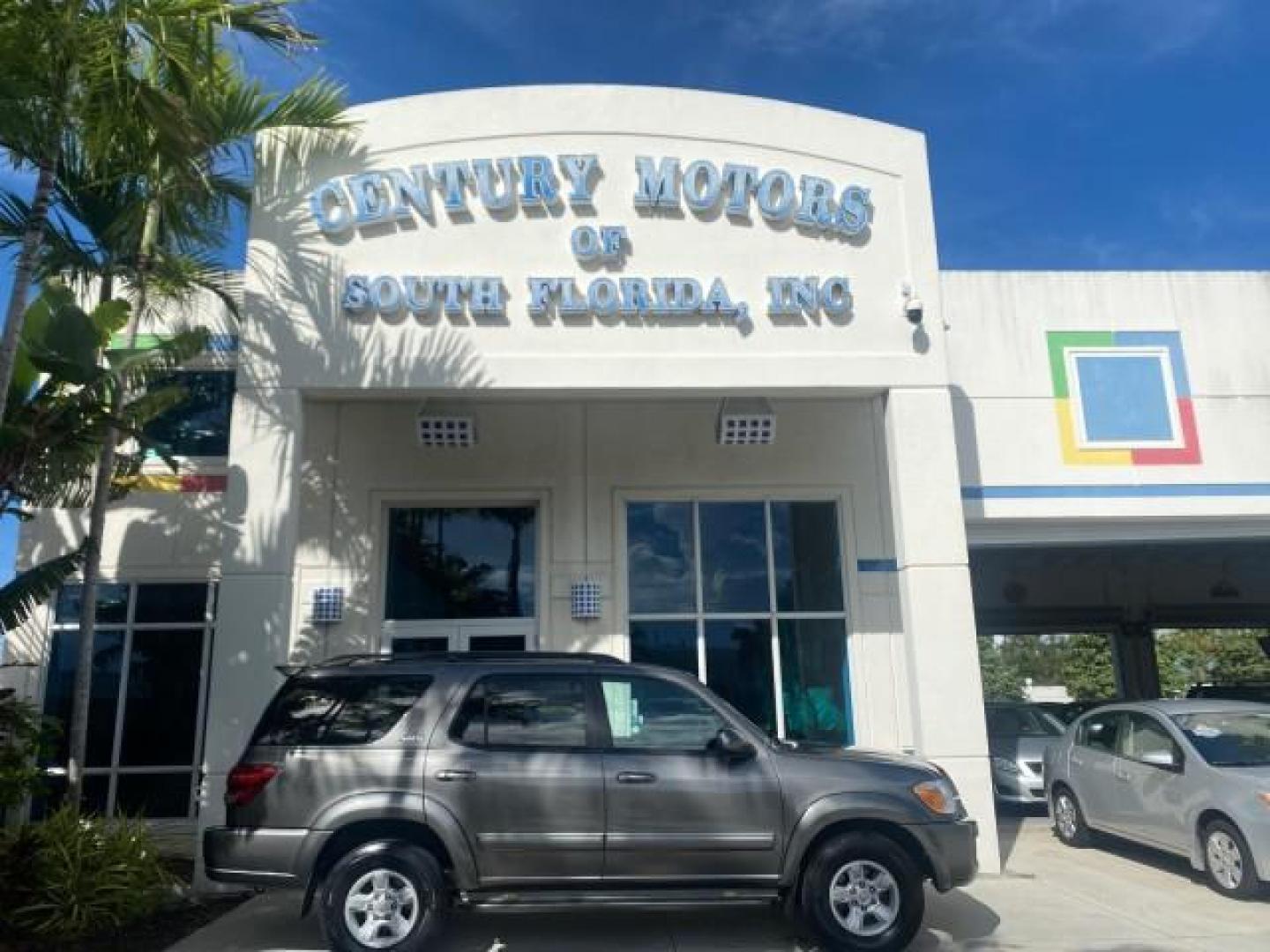 2007 Phantom Gray Pearl /Light Charcoal Toyota Sequoia SR5 LEATHER LIKE NEW (5TDZT34A47S) with an 4.7L DOHC EFI 32-Valve V8 i-Force VVT-i Engine engine, Automatic transmission, located at 4701 North Dixie Hwy, Pompano Beach, FL, 33064, (954) 422-2889, 26.240938, -80.123474 - OUR WEBPAGE FLORIDACARS1.COM HAS OVER 100 PHOTOS AND FREE CARFAX LINK 2007 TOYOTA SEQUOIA SR5 VIN: 5TDZT34A47S287188 5 T D Z T 3 4 A 4 7 S 2 8 7 1 8 8 4 DOOR WAGON/SPORT UTILITY 4.7L V8 F DOHC 32V GASOLINE REAR WHEEL DRIVE Features ABS Brakes Air Conditioning AM/FM Stereo Automatic Transmission Cass - Photo#0