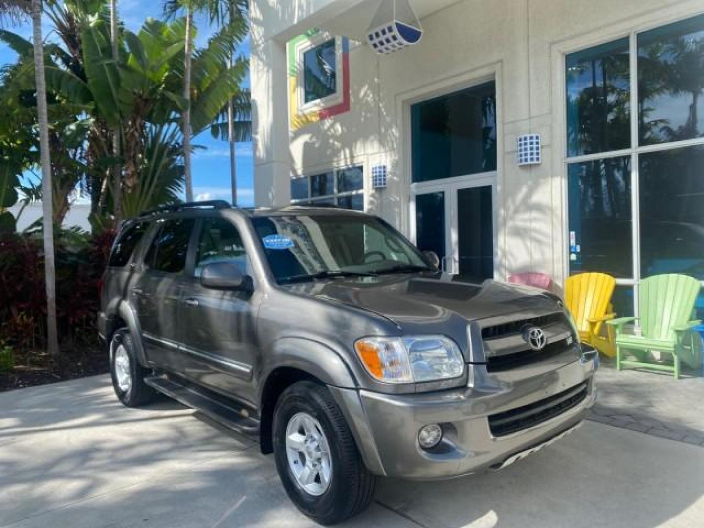 2007 Phantom Gray Pearl /Light Charcoal Toyota Sequoia SR5 LEATHER LIKE NEW (5TDZT34A47S) with an 4.7L DOHC EFI 32-Valve V8 i-Force VVT-i Engine engine, Automatic transmission, located at 4701 North Dixie Hwy, Pompano Beach, FL, 33064, (954) 422-2889, 26.240938, -80.123474 - OUR WEBPAGE FLORIDACARS1.COM HAS OVER 100 PHOTOS AND FREE CARFAX LINK 2007 TOYOTA SEQUOIA SR5 VIN: 5TDZT34A47S287188 5 T D Z T 3 4 A 4 7 S 2 8 7 1 8 8 4 DOOR WAGON/SPORT UTILITY 4.7L V8 F DOHC 32V GASOLINE REAR WHEEL DRIVE Features ABS Brakes Air Conditioning AM/FM Stereo Automatic Transmission Cass - Photo#1