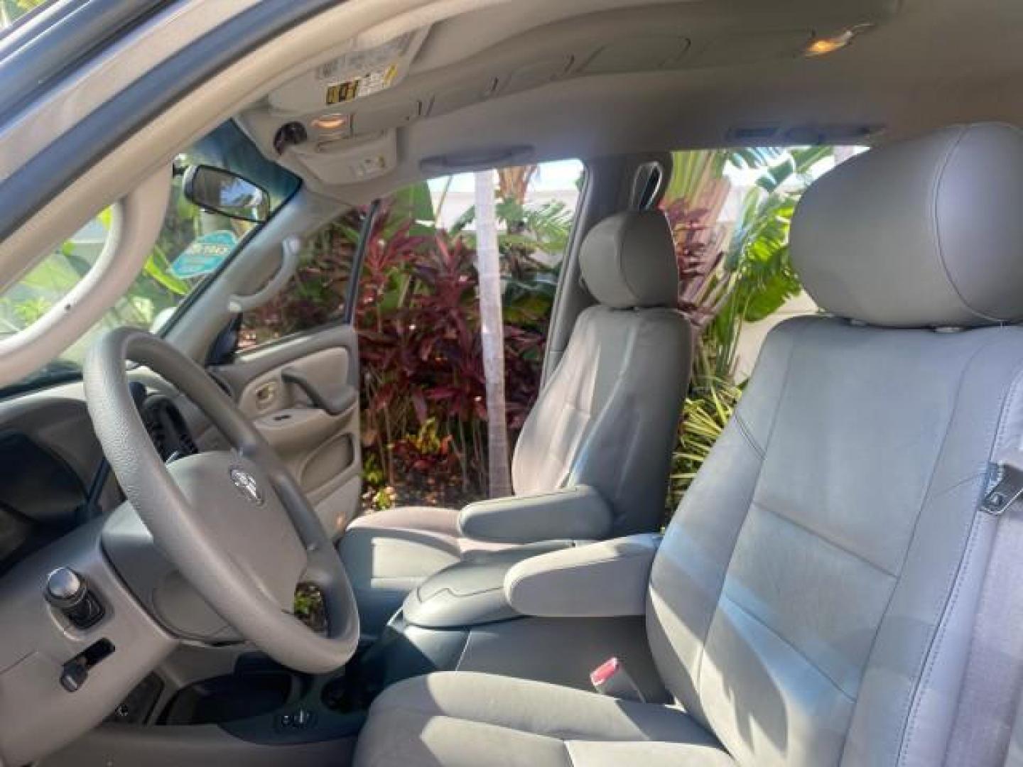 2007 Phantom Gray Pearl /Light Charcoal Toyota Sequoia SR5 LEATHER LIKE NEW (5TDZT34A47S) with an 4.7L DOHC EFI 32-Valve V8 i-Force VVT-i Engine engine, Automatic transmission, located at 4701 North Dixie Hwy, Pompano Beach, FL, 33064, (954) 422-2889, 26.240938, -80.123474 - OUR WEBPAGE FLORIDACARS1.COM HAS OVER 100 PHOTOS AND FREE CARFAX LINK 2007 TOYOTA SEQUOIA SR5 VIN: 5TDZT34A47S287188 5 T D Z T 3 4 A 4 7 S 2 8 7 1 8 8 4 DOOR WAGON/SPORT UTILITY 4.7L V8 F DOHC 32V GASOLINE REAR WHEEL DRIVE Features ABS Brakes Air Conditioning AM/FM Stereo Automatic Transmission Cass - Photo#10