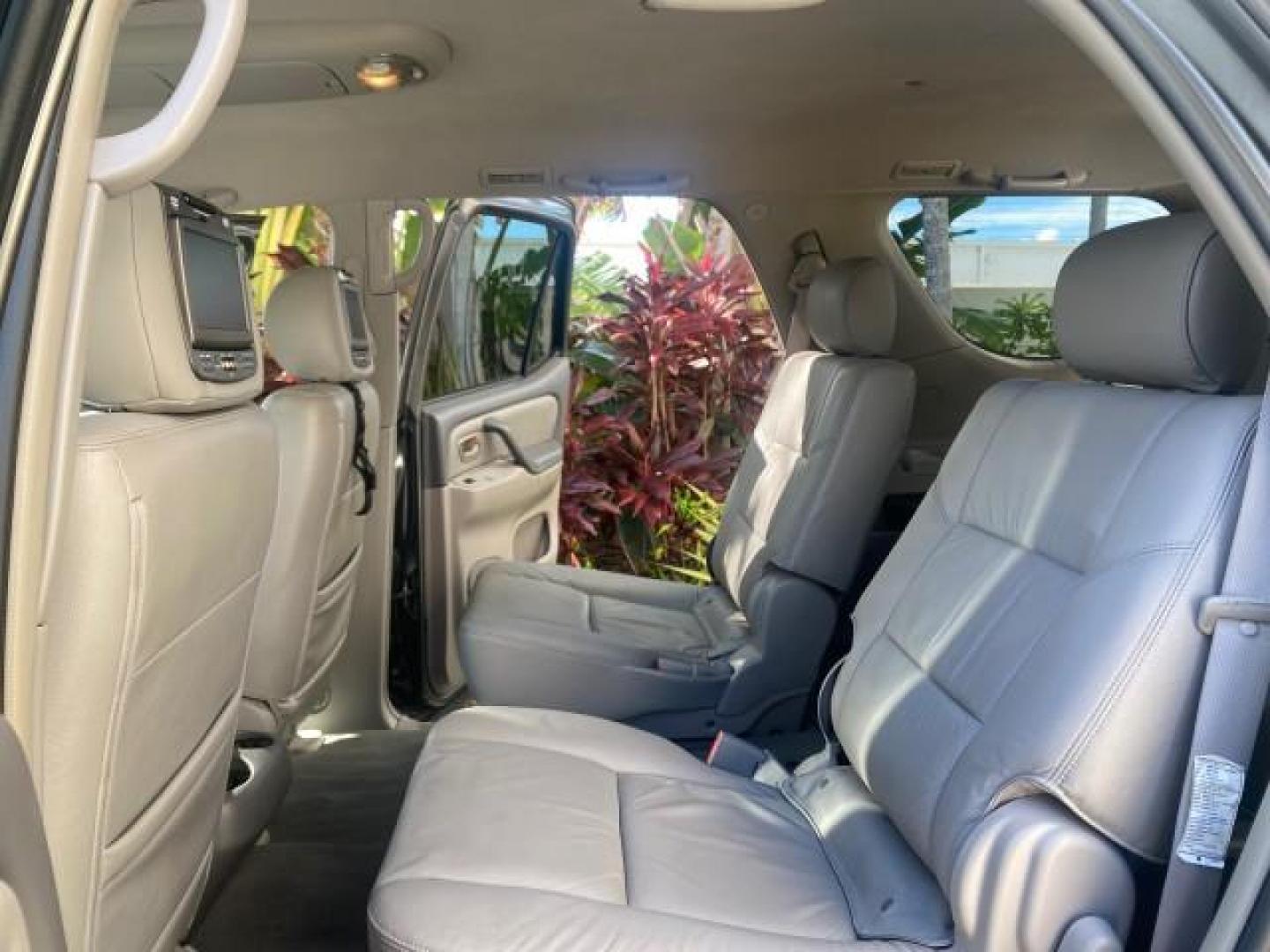 2007 Phantom Gray Pearl /Light Charcoal Toyota Sequoia SR5 LEATHER LIKE NEW (5TDZT34A47S) with an 4.7L DOHC EFI 32-Valve V8 i-Force VVT-i Engine engine, Automatic transmission, located at 4701 North Dixie Hwy, Pompano Beach, FL, 33064, (954) 422-2889, 26.240938, -80.123474 - OUR WEBPAGE FLORIDACARS1.COM HAS OVER 100 PHOTOS AND FREE CARFAX LINK 2007 TOYOTA SEQUOIA SR5 VIN: 5TDZT34A47S287188 5 T D Z T 3 4 A 4 7 S 2 8 7 1 8 8 4 DOOR WAGON/SPORT UTILITY 4.7L V8 F DOHC 32V GASOLINE REAR WHEEL DRIVE Features ABS Brakes Air Conditioning AM/FM Stereo Automatic Transmission Cass - Photo#14