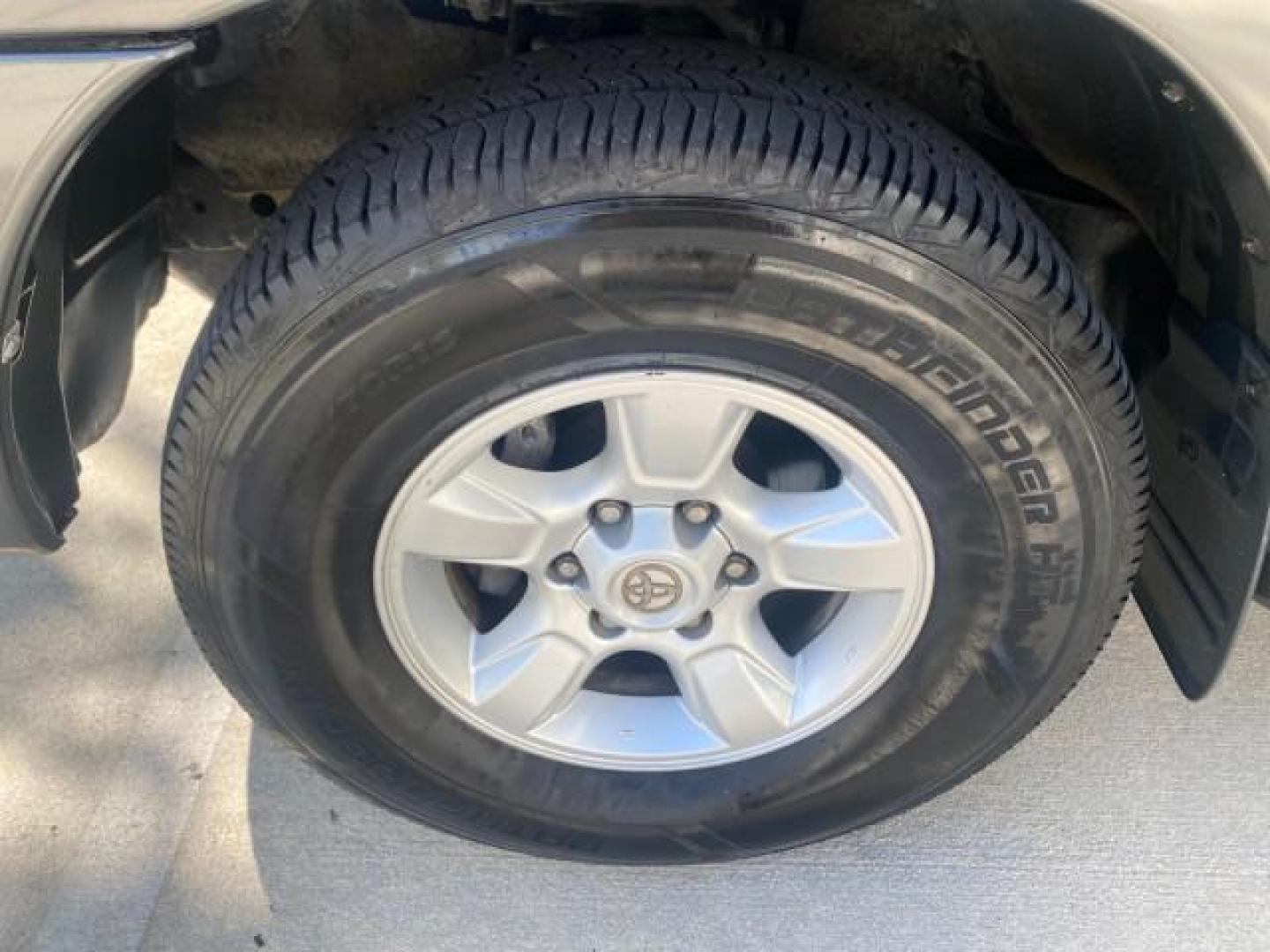 2007 Phantom Gray Pearl /Light Charcoal Toyota Sequoia SR5 LEATHER LIKE NEW (5TDZT34A47S) with an 4.7L DOHC EFI 32-Valve V8 i-Force VVT-i Engine engine, Automatic transmission, located at 4701 North Dixie Hwy, Pompano Beach, FL, 33064, (954) 422-2889, 26.240938, -80.123474 - OUR WEBPAGE FLORIDACARS1.COM HAS OVER 100 PHOTOS AND FREE CARFAX LINK 2007 TOYOTA SEQUOIA SR5 VIN: 5TDZT34A47S287188 5 T D Z T 3 4 A 4 7 S 2 8 7 1 8 8 4 DOOR WAGON/SPORT UTILITY 4.7L V8 F DOHC 32V GASOLINE REAR WHEEL DRIVE Features ABS Brakes Air Conditioning AM/FM Stereo Automatic Transmission Cass - Photo#19