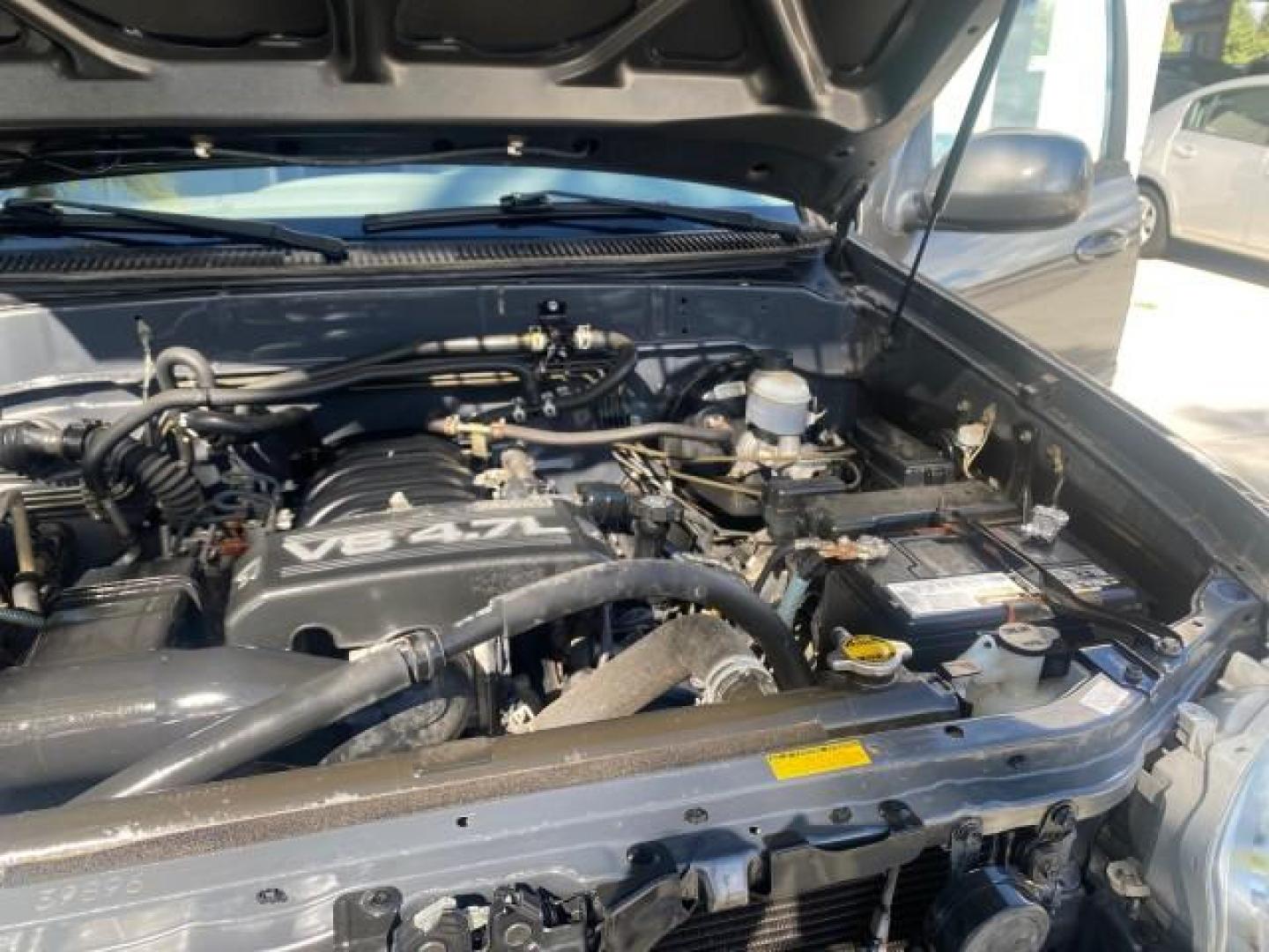 2007 Phantom Gray Pearl /Light Charcoal Toyota Sequoia SR5 LEATHER LIKE NEW (5TDZT34A47S) with an 4.7L DOHC EFI 32-Valve V8 i-Force VVT-i Engine engine, Automatic transmission, located at 4701 North Dixie Hwy, Pompano Beach, FL, 33064, (954) 422-2889, 26.240938, -80.123474 - OUR WEBPAGE FLORIDACARS1.COM HAS OVER 100 PHOTOS AND FREE CARFAX LINK 2007 TOYOTA SEQUOIA SR5 VIN: 5TDZT34A47S287188 5 T D Z T 3 4 A 4 7 S 2 8 7 1 8 8 4 DOOR WAGON/SPORT UTILITY 4.7L V8 F DOHC 32V GASOLINE REAR WHEEL DRIVE Features ABS Brakes Air Conditioning AM/FM Stereo Automatic Transmission Cass - Photo#26