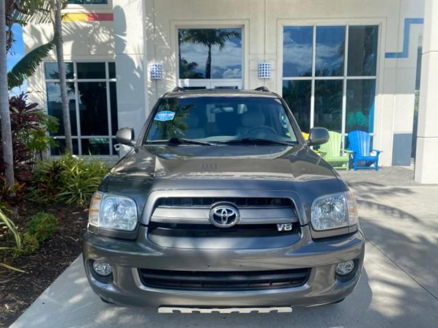 2007 Phantom Gray Pearl /Light Charcoal Toyota Sequoia SR5 LEATHER LIKE NEW (5TDZT34A47S) with an 4.7L DOHC EFI 32-Valve V8 i-Force VVT-i Engine engine, Automatic transmission, located at 4701 North Dixie Hwy, Pompano Beach, FL, 33064, (954) 422-2889, 26.240938, -80.123474 - OUR WEBPAGE FLORIDACARS1.COM HAS OVER 100 PHOTOS AND FREE CARFAX LINK 2007 TOYOTA SEQUOIA SR5 VIN: 5TDZT34A47S287188 5 T D Z T 3 4 A 4 7 S 2 8 7 1 8 8 4 DOOR WAGON/SPORT UTILITY 4.7L V8 F DOHC 32V GASOLINE REAR WHEEL DRIVE Features ABS Brakes Air Conditioning AM/FM Stereo Automatic Transmission Cass - Photo#28