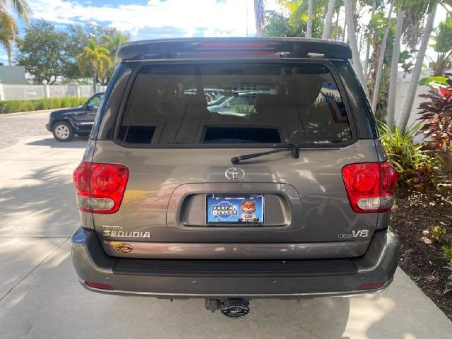 2007 Phantom Gray Pearl /Light Charcoal Toyota Sequoia SR5 LEATHER LIKE NEW (5TDZT34A47S) with an 4.7L DOHC EFI 32-Valve V8 i-Force VVT-i Engine engine, Automatic transmission, located at 4701 North Dixie Hwy, Pompano Beach, FL, 33064, (954) 422-2889, 26.240938, -80.123474 - OUR WEBPAGE FLORIDACARS1.COM HAS OVER 100 PHOTOS AND FREE CARFAX LINK 2007 TOYOTA SEQUOIA SR5 VIN: 5TDZT34A47S287188 5 T D Z T 3 4 A 4 7 S 2 8 7 1 8 8 4 DOOR WAGON/SPORT UTILITY 4.7L V8 F DOHC 32V GASOLINE REAR WHEEL DRIVE Features ABS Brakes Air Conditioning AM/FM Stereo Automatic Transmission Cass - Photo#36