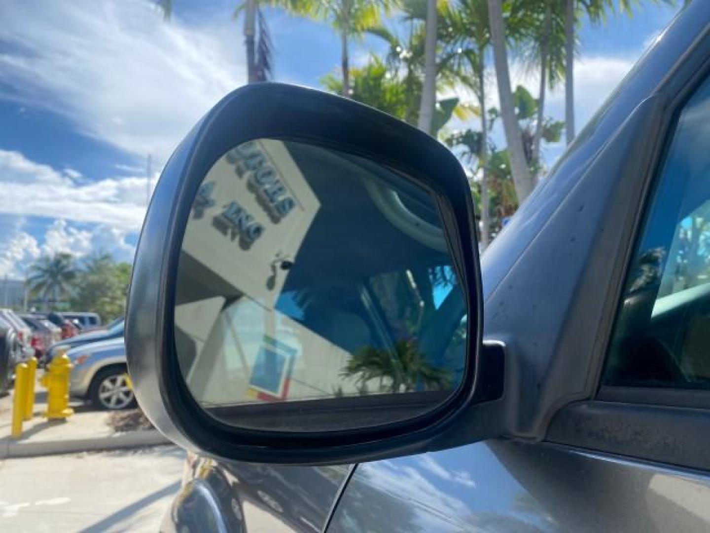 2007 Phantom Gray Pearl /Light Charcoal Toyota Sequoia SR5 LEATHER LIKE NEW (5TDZT34A47S) with an 4.7L DOHC EFI 32-Valve V8 i-Force VVT-i Engine engine, Automatic transmission, located at 4701 North Dixie Hwy, Pompano Beach, FL, 33064, (954) 422-2889, 26.240938, -80.123474 - OUR WEBPAGE FLORIDACARS1.COM HAS OVER 100 PHOTOS AND FREE CARFAX LINK 2007 TOYOTA SEQUOIA SR5 VIN: 5TDZT34A47S287188 5 T D Z T 3 4 A 4 7 S 2 8 7 1 8 8 4 DOOR WAGON/SPORT UTILITY 4.7L V8 F DOHC 32V GASOLINE REAR WHEEL DRIVE Features ABS Brakes Air Conditioning AM/FM Stereo Automatic Transmission Cass - Photo#39