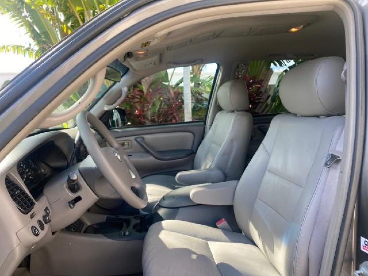 2007 Phantom Gray Pearl /Light Charcoal Toyota Sequoia SR5 LEATHER LIKE NEW (5TDZT34A47S) with an 4.7L DOHC EFI 32-Valve V8 i-Force VVT-i Engine engine, Automatic transmission, located at 4701 North Dixie Hwy, Pompano Beach, FL, 33064, (954) 422-2889, 26.240938, -80.123474 - OUR WEBPAGE FLORIDACARS1.COM HAS OVER 100 PHOTOS AND FREE CARFAX LINK 2007 TOYOTA SEQUOIA SR5 VIN: 5TDZT34A47S287188 5 T D Z T 3 4 A 4 7 S 2 8 7 1 8 8 4 DOOR WAGON/SPORT UTILITY 4.7L V8 F DOHC 32V GASOLINE REAR WHEEL DRIVE Features ABS Brakes Air Conditioning AM/FM Stereo Automatic Transmission Cass - Photo#44