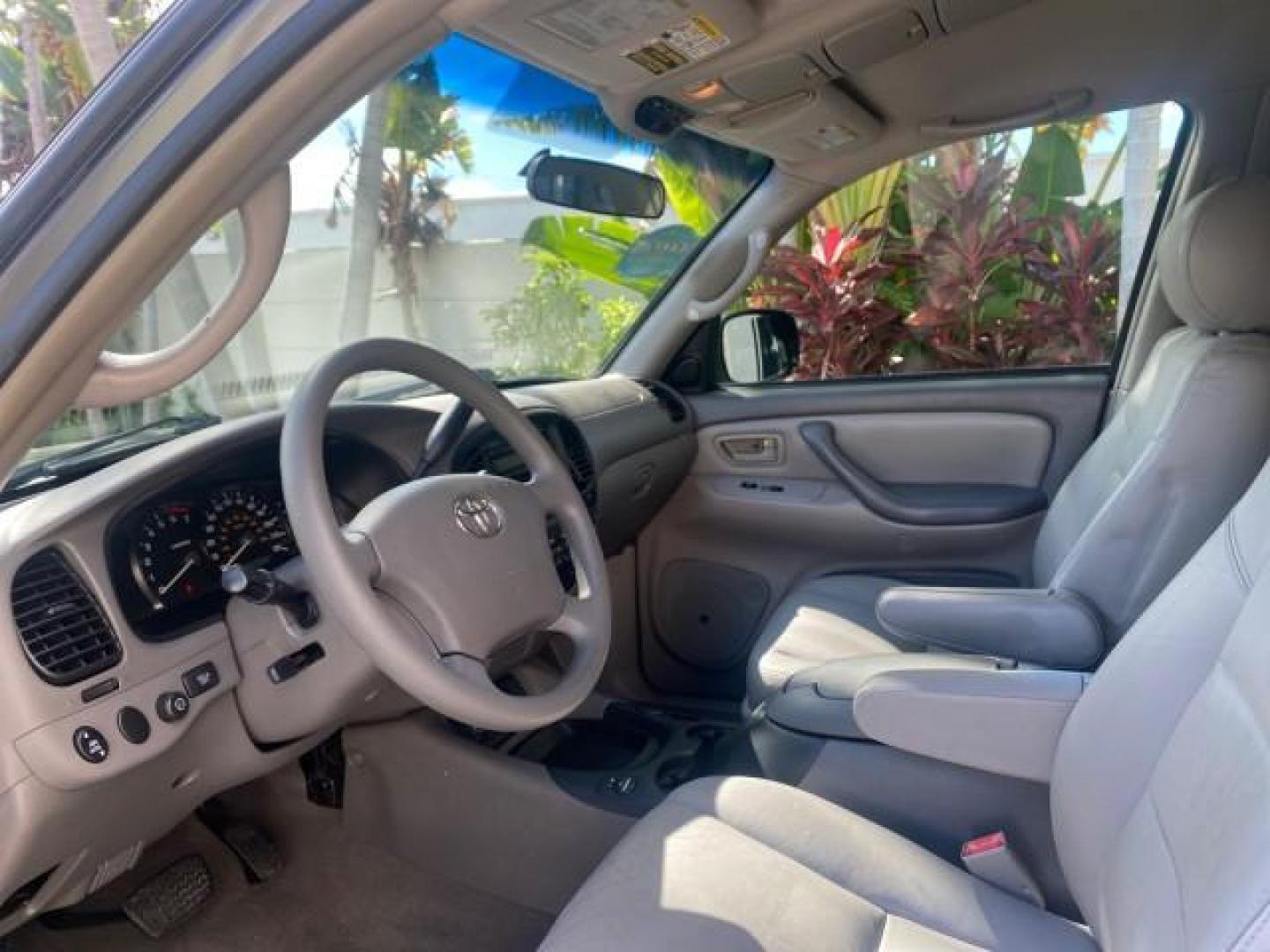 2007 Phantom Gray Pearl /Light Charcoal Toyota Sequoia SR5 LEATHER LIKE NEW (5TDZT34A47S) with an 4.7L DOHC EFI 32-Valve V8 i-Force VVT-i Engine engine, Automatic transmission, located at 4701 North Dixie Hwy, Pompano Beach, FL, 33064, (954) 422-2889, 26.240938, -80.123474 - OUR WEBPAGE FLORIDACARS1.COM HAS OVER 100 PHOTOS AND FREE CARFAX LINK 2007 TOYOTA SEQUOIA SR5 VIN: 5TDZT34A47S287188 5 T D Z T 3 4 A 4 7 S 2 8 7 1 8 8 4 DOOR WAGON/SPORT UTILITY 4.7L V8 F DOHC 32V GASOLINE REAR WHEEL DRIVE Features ABS Brakes Air Conditioning AM/FM Stereo Automatic Transmission Cass - Photo#48