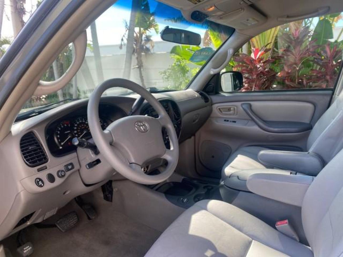 2007 Phantom Gray Pearl /Light Charcoal Toyota Sequoia SR5 LEATHER LIKE NEW (5TDZT34A47S) with an 4.7L DOHC EFI 32-Valve V8 i-Force VVT-i Engine engine, Automatic transmission, located at 4701 North Dixie Hwy, Pompano Beach, FL, 33064, (954) 422-2889, 26.240938, -80.123474 - OUR WEBPAGE FLORIDACARS1.COM HAS OVER 100 PHOTOS AND FREE CARFAX LINK 2007 TOYOTA SEQUOIA SR5 VIN: 5TDZT34A47S287188 5 T D Z T 3 4 A 4 7 S 2 8 7 1 8 8 4 DOOR WAGON/SPORT UTILITY 4.7L V8 F DOHC 32V GASOLINE REAR WHEEL DRIVE Features ABS Brakes Air Conditioning AM/FM Stereo Automatic Transmission Cass - Photo#49
