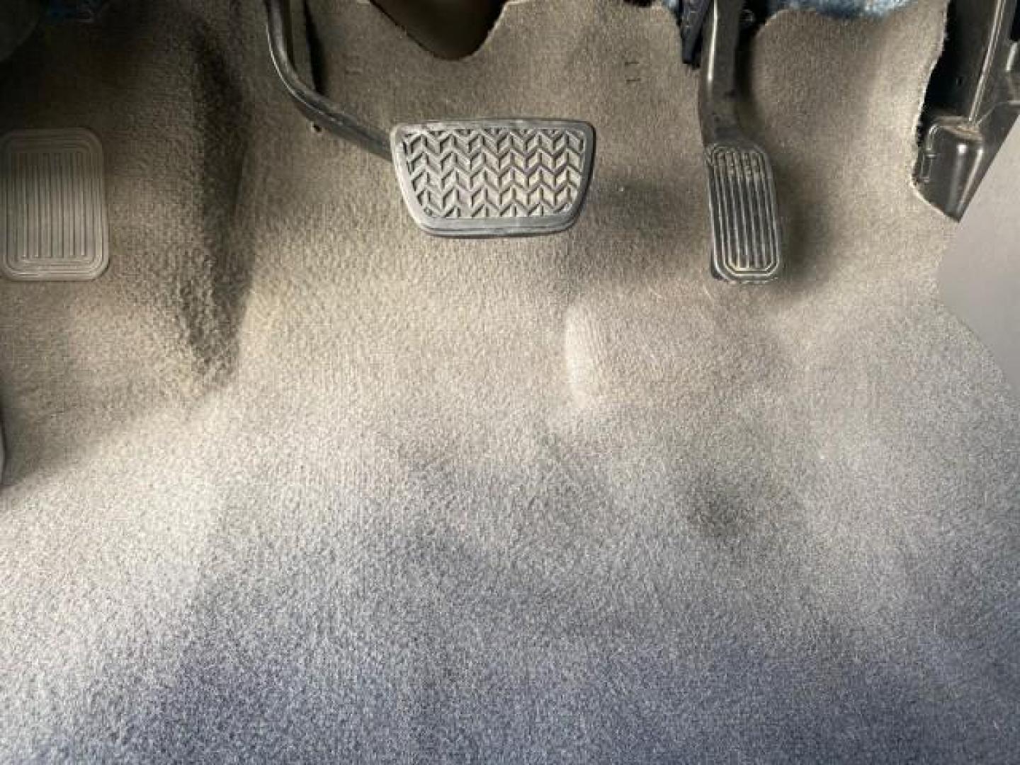 2007 Phantom Gray Pearl /Light Charcoal Toyota Sequoia SR5 LEATHER LIKE NEW (5TDZT34A47S) with an 4.7L DOHC EFI 32-Valve V8 i-Force VVT-i Engine engine, Automatic transmission, located at 4701 North Dixie Hwy, Pompano Beach, FL, 33064, (954) 422-2889, 26.240938, -80.123474 - OUR WEBPAGE FLORIDACARS1.COM HAS OVER 100 PHOTOS AND FREE CARFAX LINK 2007 TOYOTA SEQUOIA SR5 VIN: 5TDZT34A47S287188 5 T D Z T 3 4 A 4 7 S 2 8 7 1 8 8 4 DOOR WAGON/SPORT UTILITY 4.7L V8 F DOHC 32V GASOLINE REAR WHEEL DRIVE Features ABS Brakes Air Conditioning AM/FM Stereo Automatic Transmission Cass - Photo#56