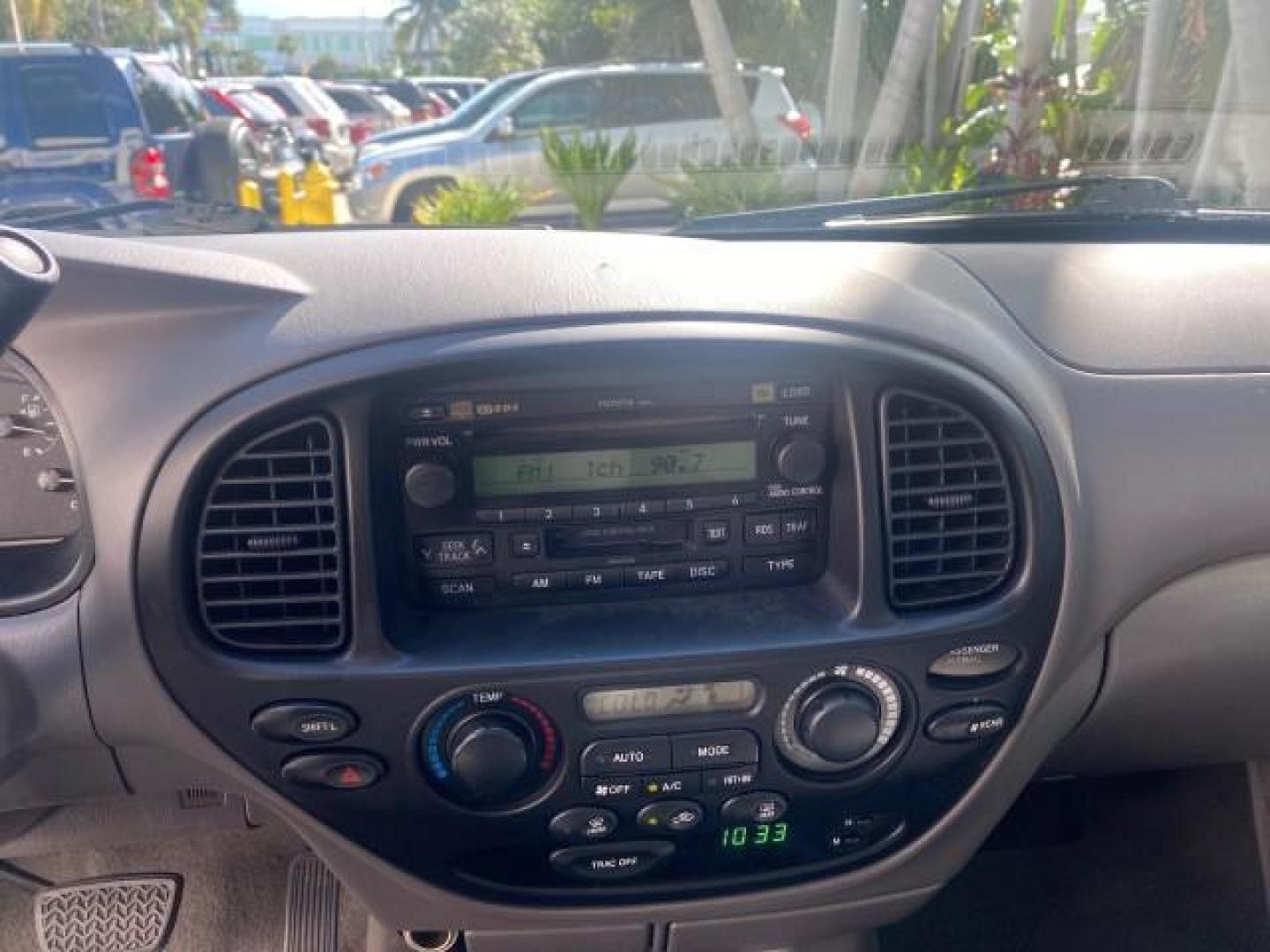 2007 Phantom Gray Pearl /Light Charcoal Toyota Sequoia SR5 LEATHER LIKE NEW (5TDZT34A47S) with an 4.7L DOHC EFI 32-Valve V8 i-Force VVT-i Engine engine, Automatic transmission, located at 4701 North Dixie Hwy, Pompano Beach, FL, 33064, (954) 422-2889, 26.240938, -80.123474 - OUR WEBPAGE FLORIDACARS1.COM HAS OVER 100 PHOTOS AND FREE CARFAX LINK 2007 TOYOTA SEQUOIA SR5 VIN: 5TDZT34A47S287188 5 T D Z T 3 4 A 4 7 S 2 8 7 1 8 8 4 DOOR WAGON/SPORT UTILITY 4.7L V8 F DOHC 32V GASOLINE REAR WHEEL DRIVE Features ABS Brakes Air Conditioning AM/FM Stereo Automatic Transmission Cass - Photo#59