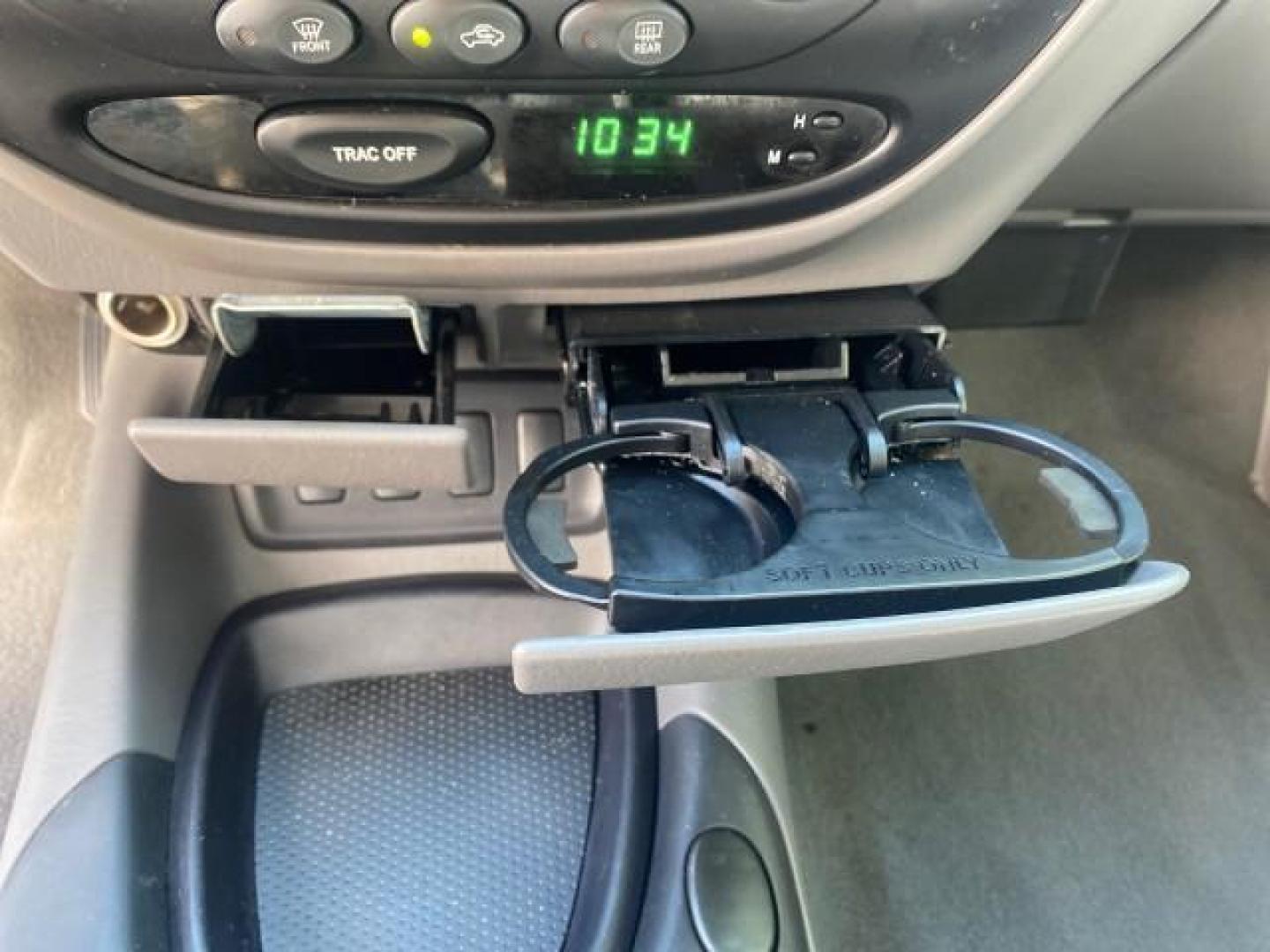 2007 Phantom Gray Pearl /Light Charcoal Toyota Sequoia SR5 LEATHER LIKE NEW (5TDZT34A47S) with an 4.7L DOHC EFI 32-Valve V8 i-Force VVT-i Engine engine, Automatic transmission, located at 4701 North Dixie Hwy, Pompano Beach, FL, 33064, (954) 422-2889, 26.240938, -80.123474 - OUR WEBPAGE FLORIDACARS1.COM HAS OVER 100 PHOTOS AND FREE CARFAX LINK 2007 TOYOTA SEQUOIA SR5 VIN: 5TDZT34A47S287188 5 T D Z T 3 4 A 4 7 S 2 8 7 1 8 8 4 DOOR WAGON/SPORT UTILITY 4.7L V8 F DOHC 32V GASOLINE REAR WHEEL DRIVE Features ABS Brakes Air Conditioning AM/FM Stereo Automatic Transmission Cass - Photo#62