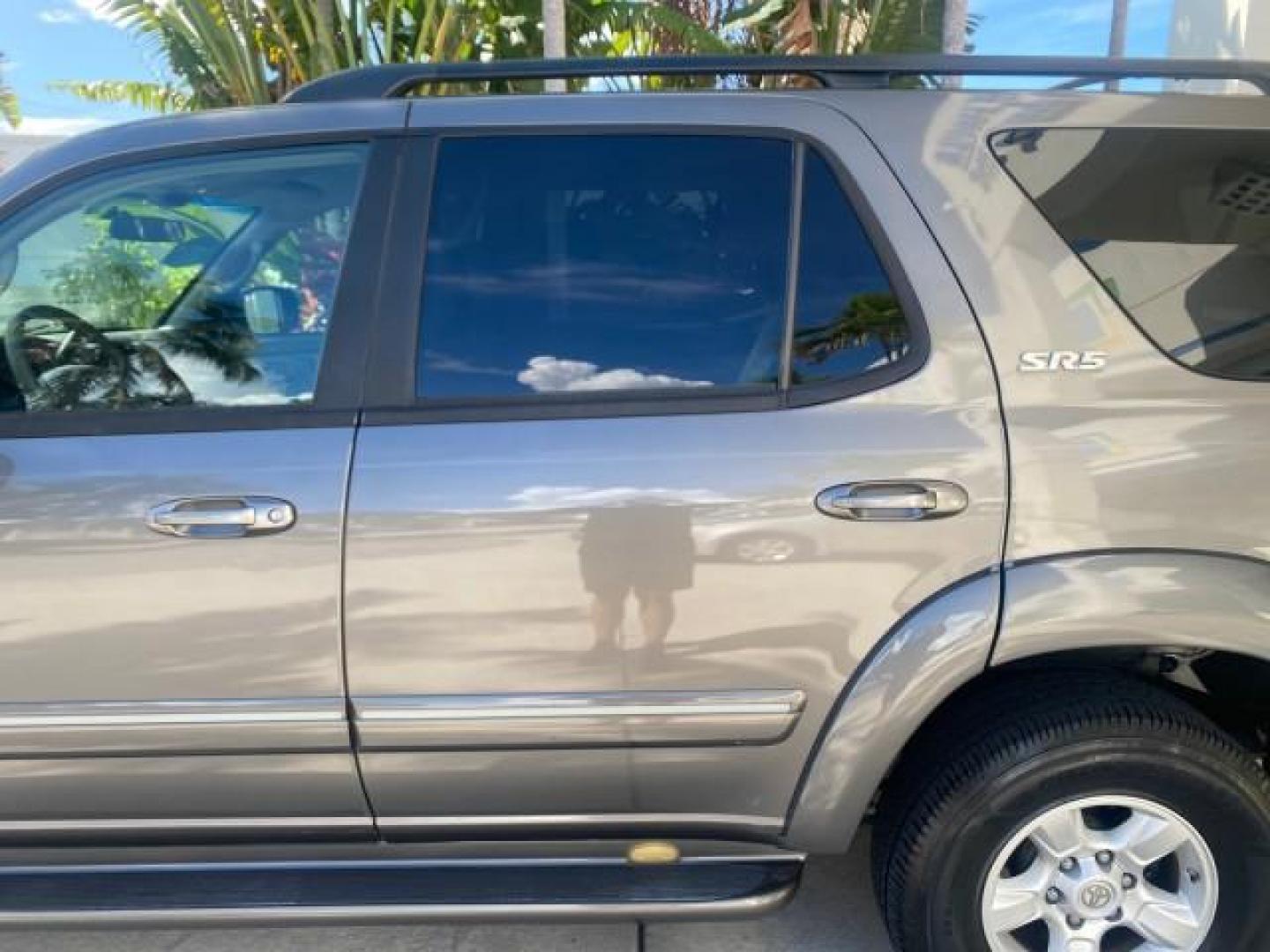 2007 Phantom Gray Pearl /Light Charcoal Toyota Sequoia SR5 LEATHER LIKE NEW (5TDZT34A47S) with an 4.7L DOHC EFI 32-Valve V8 i-Force VVT-i Engine engine, Automatic transmission, located at 4701 North Dixie Hwy, Pompano Beach, FL, 33064, (954) 422-2889, 26.240938, -80.123474 - OUR WEBPAGE FLORIDACARS1.COM HAS OVER 100 PHOTOS AND FREE CARFAX LINK 2007 TOYOTA SEQUOIA SR5 VIN: 5TDZT34A47S287188 5 T D Z T 3 4 A 4 7 S 2 8 7 1 8 8 4 DOOR WAGON/SPORT UTILITY 4.7L V8 F DOHC 32V GASOLINE REAR WHEEL DRIVE Features ABS Brakes Air Conditioning AM/FM Stereo Automatic Transmission Cass - Photo#71
