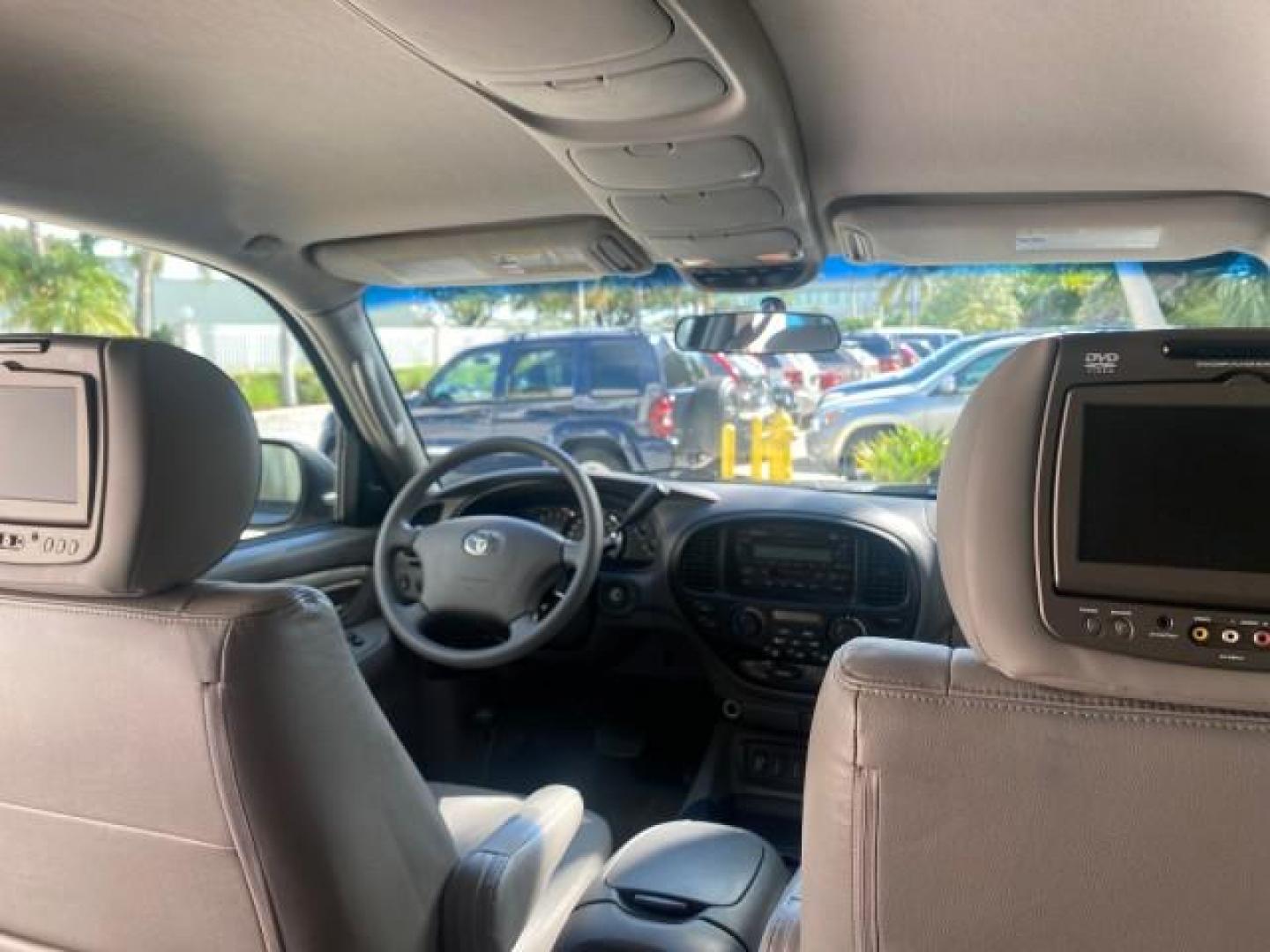 2007 Phantom Gray Pearl /Light Charcoal Toyota Sequoia SR5 LEATHER LIKE NEW (5TDZT34A47S) with an 4.7L DOHC EFI 32-Valve V8 i-Force VVT-i Engine engine, Automatic transmission, located at 4701 North Dixie Hwy, Pompano Beach, FL, 33064, (954) 422-2889, 26.240938, -80.123474 - OUR WEBPAGE FLORIDACARS1.COM HAS OVER 100 PHOTOS AND FREE CARFAX LINK 2007 TOYOTA SEQUOIA SR5 VIN: 5TDZT34A47S287188 5 T D Z T 3 4 A 4 7 S 2 8 7 1 8 8 4 DOOR WAGON/SPORT UTILITY 4.7L V8 F DOHC 32V GASOLINE REAR WHEEL DRIVE Features ABS Brakes Air Conditioning AM/FM Stereo Automatic Transmission Cass - Photo#88