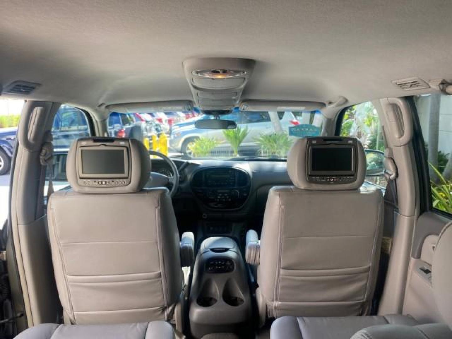 2007 Phantom Gray Pearl /Light Charcoal Toyota Sequoia SR5 LEATHER LIKE NEW (5TDZT34A47S) with an 4.7L DOHC EFI 32-Valve V8 i-Force VVT-i Engine engine, Automatic transmission, located at 4701 North Dixie Hwy, Pompano Beach, FL, 33064, (954) 422-2889, 26.240938, -80.123474 - OUR WEBPAGE FLORIDACARS1.COM HAS OVER 100 PHOTOS AND FREE CARFAX LINK 2007 TOYOTA SEQUOIA SR5 VIN: 5TDZT34A47S287188 5 T D Z T 3 4 A 4 7 S 2 8 7 1 8 8 4 DOOR WAGON/SPORT UTILITY 4.7L V8 F DOHC 32V GASOLINE REAR WHEEL DRIVE Features ABS Brakes Air Conditioning AM/FM Stereo Automatic Transmission Cass - Photo#89