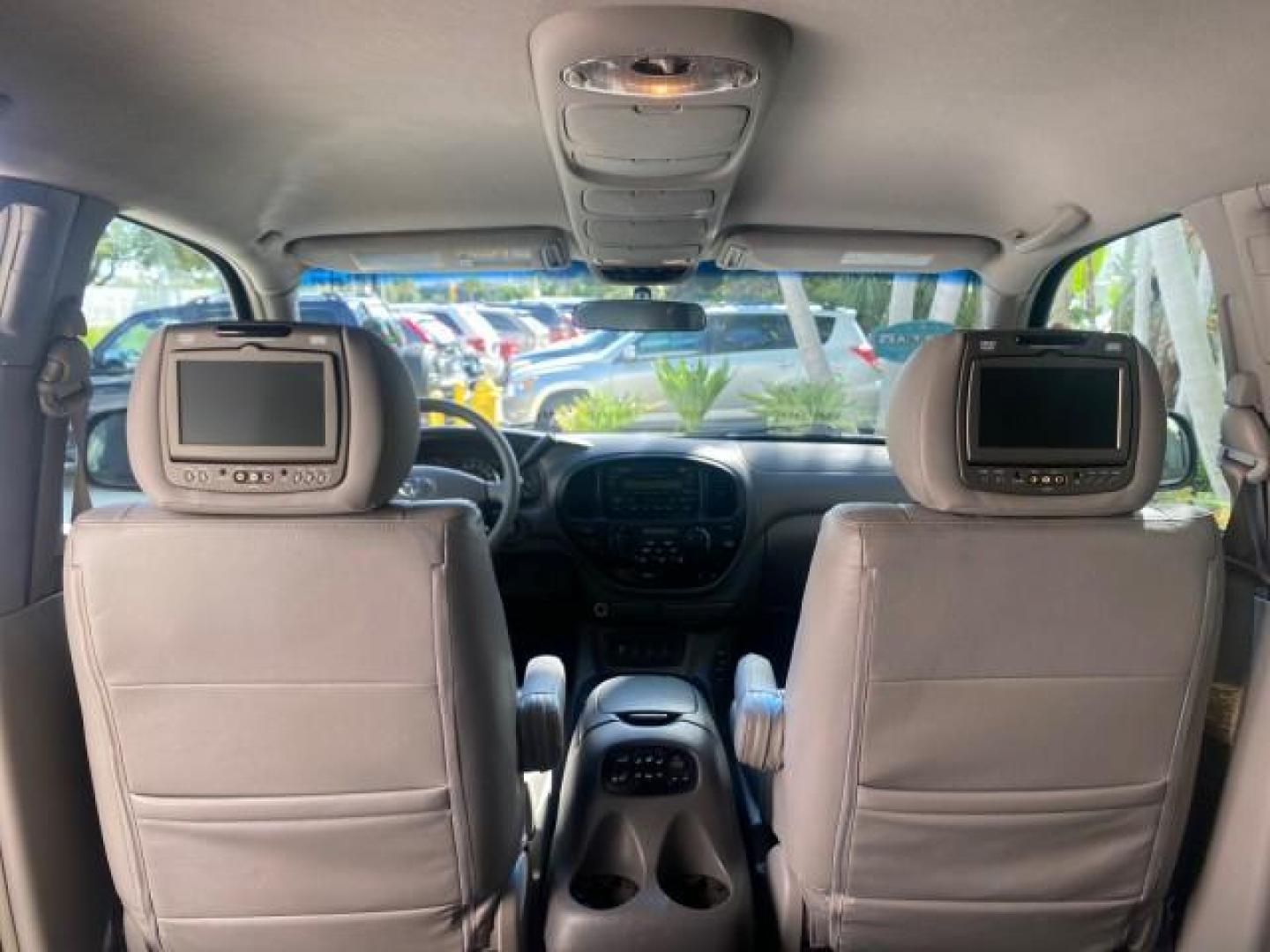 2007 Phantom Gray Pearl /Light Charcoal Toyota Sequoia SR5 LEATHER LIKE NEW (5TDZT34A47S) with an 4.7L DOHC EFI 32-Valve V8 i-Force VVT-i Engine engine, Automatic transmission, located at 4701 North Dixie Hwy, Pompano Beach, FL, 33064, (954) 422-2889, 26.240938, -80.123474 - OUR WEBPAGE FLORIDACARS1.COM HAS OVER 100 PHOTOS AND FREE CARFAX LINK 2007 TOYOTA SEQUOIA SR5 VIN: 5TDZT34A47S287188 5 T D Z T 3 4 A 4 7 S 2 8 7 1 8 8 4 DOOR WAGON/SPORT UTILITY 4.7L V8 F DOHC 32V GASOLINE REAR WHEEL DRIVE Features ABS Brakes Air Conditioning AM/FM Stereo Automatic Transmission Cass - Photo#90