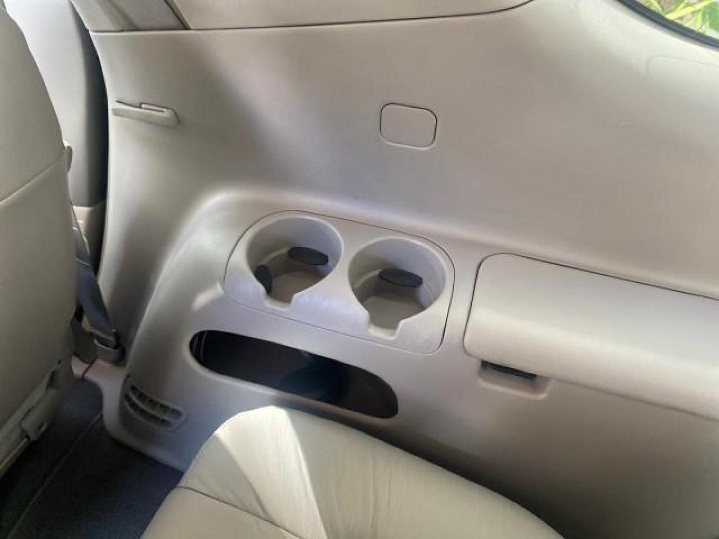 2007 Phantom Gray Pearl /Light Charcoal Toyota Sequoia SR5 LEATHER LIKE NEW (5TDZT34A47S) with an 4.7L DOHC EFI 32-Valve V8 i-Force VVT-i Engine engine, Automatic transmission, located at 4701 North Dixie Hwy, Pompano Beach, FL, 33064, (954) 422-2889, 26.240938, -80.123474 - OUR WEBPAGE FLORIDACARS1.COM HAS OVER 100 PHOTOS AND FREE CARFAX LINK 2007 TOYOTA SEQUOIA SR5 VIN: 5TDZT34A47S287188 5 T D Z T 3 4 A 4 7 S 2 8 7 1 8 8 4 DOOR WAGON/SPORT UTILITY 4.7L V8 F DOHC 32V GASOLINE REAR WHEEL DRIVE Features ABS Brakes Air Conditioning AM/FM Stereo Automatic Transmission Cass - Photo#91