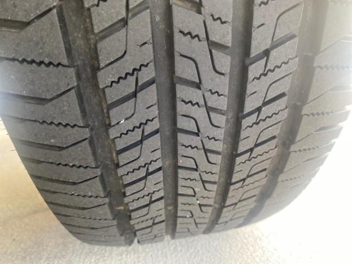 2007 Phantom Gray Pearl /Light Charcoal Toyota Sequoia SR5 LEATHER LIKE NEW (5TDZT34A47S) with an 4.7L DOHC EFI 32-Valve V8 i-Force VVT-i Engine engine, Automatic transmission, located at 4701 North Dixie Hwy, Pompano Beach, FL, 33064, (954) 422-2889, 26.240938, -80.123474 - OUR WEBPAGE FLORIDACARS1.COM HAS OVER 100 PHOTOS AND FREE CARFAX LINK 2007 TOYOTA SEQUOIA SR5 VIN: 5TDZT34A47S287188 5 T D Z T 3 4 A 4 7 S 2 8 7 1 8 8 4 DOOR WAGON/SPORT UTILITY 4.7L V8 F DOHC 32V GASOLINE REAR WHEEL DRIVE Features ABS Brakes Air Conditioning AM/FM Stereo Automatic Transmission Cass - Photo#96