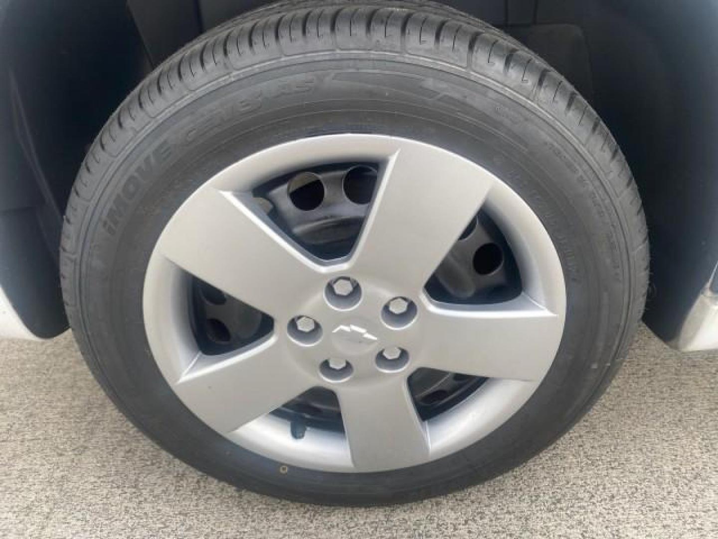 2008 Summit White /Ebony Chevrolet HHR Panel LS LOW MILES 48,628 1 OWNER (3GCCA85D78S) with an Ecotec 2.2L DOHC 16-Valve 4-Cyl SFI Engine engine, Automatic transmission, located at 4701 North Dixie Hwy, Pompano Beach, FL, 33064, (954) 422-2889, 26.240938, -80.123474 - OUR WEBPAGE FLORIDACARS1.COM HAS OVER 100 PHOTOS AND FREE CARFAX LINK 2008 CHEVROLET HHR PANEL LS WE ADDED 4 NEW TIRES TODAY VIN: 3GCCA85D78S656513 3 G C C A 8 5 D 7 8 S 6 5 6 5 1 3 UTILITY (BLAZER, JIMMY, SCOUT, ETC.) 2.2L I4 F DOHC GASOLINE 30 MPG FRONT WHEEL DRIVE Features Air Conditioning AM/FM - Photo#98