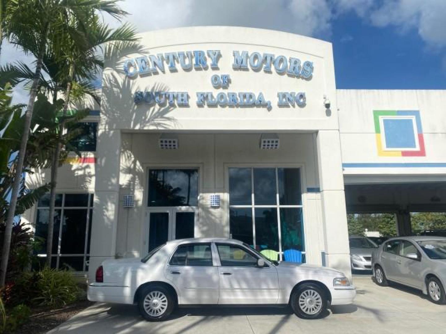 2007 Vibrant White /Med Light Stone Mercury Grand Marquis LS LOW MILES 62,205 (2MEFM75V17X) with an 4.6L SOHC FFV V8 Engine engine, Automatic transmission, located at 4701 North Dixie Hwy, Pompano Beach, FL, 33064, (954) 422-2889, 26.240938, -80.123474 - OUR WEBPAGE FLORIDACARS1.COM HAS OVER 100 PHOTOS AND FREE CARFAX LINK 2007 MERCURY GRAND MARQUIS LS VIN: 2MEFM75V17X635847 2 M E F M 7 5 V 1 7 X 6 3 5 8 4 7 SEDAN 4 DR 4.6L V8 F SOHC FLEX FUEL REAR WHEEL DRIVE Features ABS Brakes Air Conditioning Alloy Wheels AM/FM Stereo Automatic Transmission Cass - Photo#0