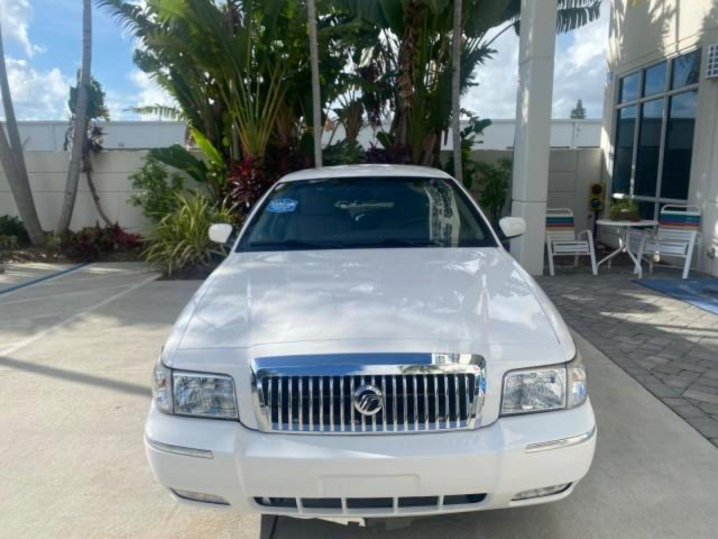 2007 Vibrant White /Med Light Stone Mercury Grand Marquis LS LOW MILES 62,205 (2MEFM75V17X) with an 4.6L SOHC FFV V8 Engine engine, Automatic transmission, located at 4701 North Dixie Hwy, Pompano Beach, FL, 33064, (954) 422-2889, 26.240938, -80.123474 - OUR WEBPAGE FLORIDACARS1.COM HAS OVER 100 PHOTOS AND FREE CARFAX LINK 2007 MERCURY GRAND MARQUIS LS VIN: 2MEFM75V17X635847 2 M E F M 7 5 V 1 7 X 6 3 5 8 4 7 SEDAN 4 DR 4.6L V8 F SOHC FLEX FUEL REAR WHEEL DRIVE Features ABS Brakes Air Conditioning Alloy Wheels AM/FM Stereo Automatic Transmission Cass - Photo#2