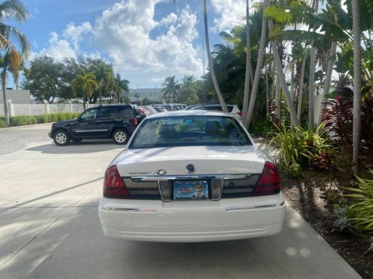 2007 Vibrant White /Med Light Stone Mercury Grand Marquis LS LOW MILES 62,205 (2MEFM75V17X) with an 4.6L SOHC FFV V8 Engine engine, Automatic transmission, located at 4701 North Dixie Hwy, Pompano Beach, FL, 33064, (954) 422-2889, 26.240938, -80.123474 - OUR WEBPAGE FLORIDACARS1.COM HAS OVER 100 PHOTOS AND FREE CARFAX LINK 2007 MERCURY GRAND MARQUIS LS VIN: 2MEFM75V17X635847 2 M E F M 7 5 V 1 7 X 6 3 5 8 4 7 SEDAN 4 DR 4.6L V8 F SOHC FLEX FUEL REAR WHEEL DRIVE Features ABS Brakes Air Conditioning Alloy Wheels AM/FM Stereo Automatic Transmission Cass - Photo#6