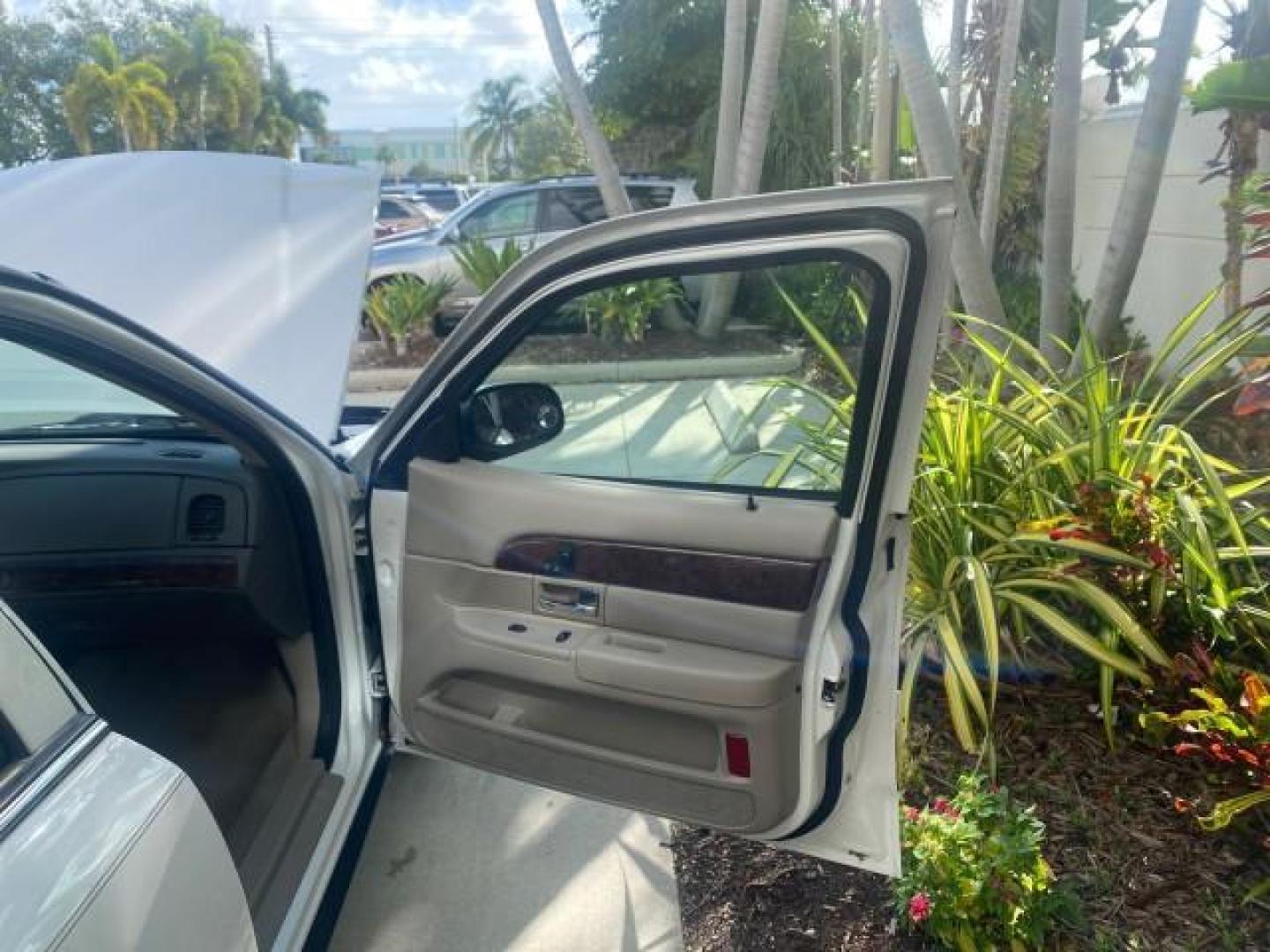 2007 Vibrant White /Med Light Stone Mercury Grand Marquis LS LOW MILES 62,205 (2MEFM75V17X) with an 4.6L SOHC FFV V8 Engine engine, Automatic transmission, located at 4701 North Dixie Hwy, Pompano Beach, FL, 33064, (954) 422-2889, 26.240938, -80.123474 - OUR WEBPAGE FLORIDACARS1.COM HAS OVER 100 PHOTOS AND FREE CARFAX LINK 2007 MERCURY GRAND MARQUIS LS VIN: 2MEFM75V17X635847 2 M E F M 7 5 V 1 7 X 6 3 5 8 4 7 SEDAN 4 DR 4.6L V8 F SOHC FLEX FUEL REAR WHEEL DRIVE Features ABS Brakes Air Conditioning Alloy Wheels AM/FM Stereo Automatic Transmission Cass - Photo#11