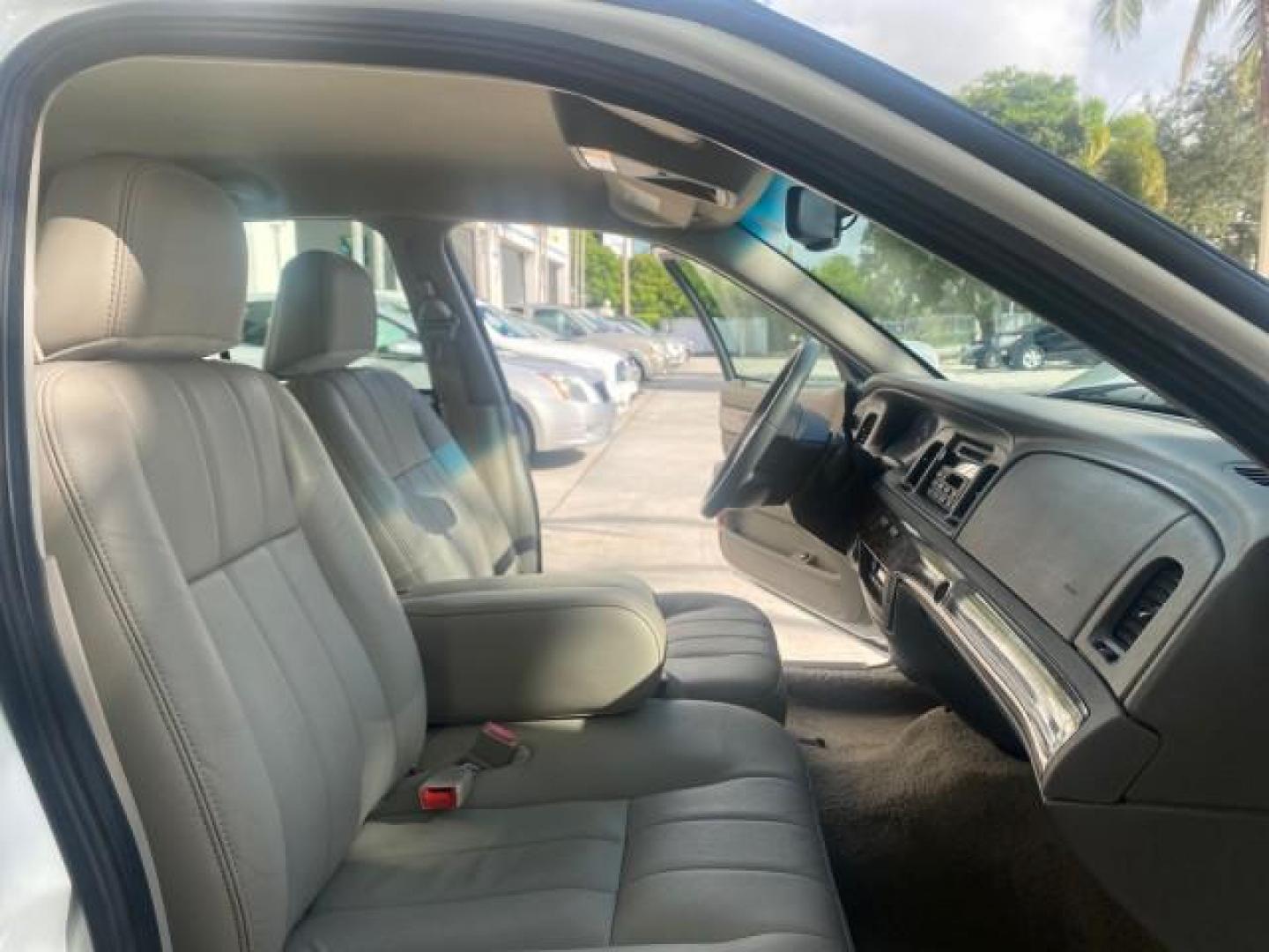 2007 Vibrant White /Med Light Stone Mercury Grand Marquis LS LOW MILES 62,205 (2MEFM75V17X) with an 4.6L SOHC FFV V8 Engine engine, Automatic transmission, located at 4701 North Dixie Hwy, Pompano Beach, FL, 33064, (954) 422-2889, 26.240938, -80.123474 - OUR WEBPAGE FLORIDACARS1.COM HAS OVER 100 PHOTOS AND FREE CARFAX LINK 2007 MERCURY GRAND MARQUIS LS VIN: 2MEFM75V17X635847 2 M E F M 7 5 V 1 7 X 6 3 5 8 4 7 SEDAN 4 DR 4.6L V8 F SOHC FLEX FUEL REAR WHEEL DRIVE Features ABS Brakes Air Conditioning Alloy Wheels AM/FM Stereo Automatic Transmission Cass - Photo#12