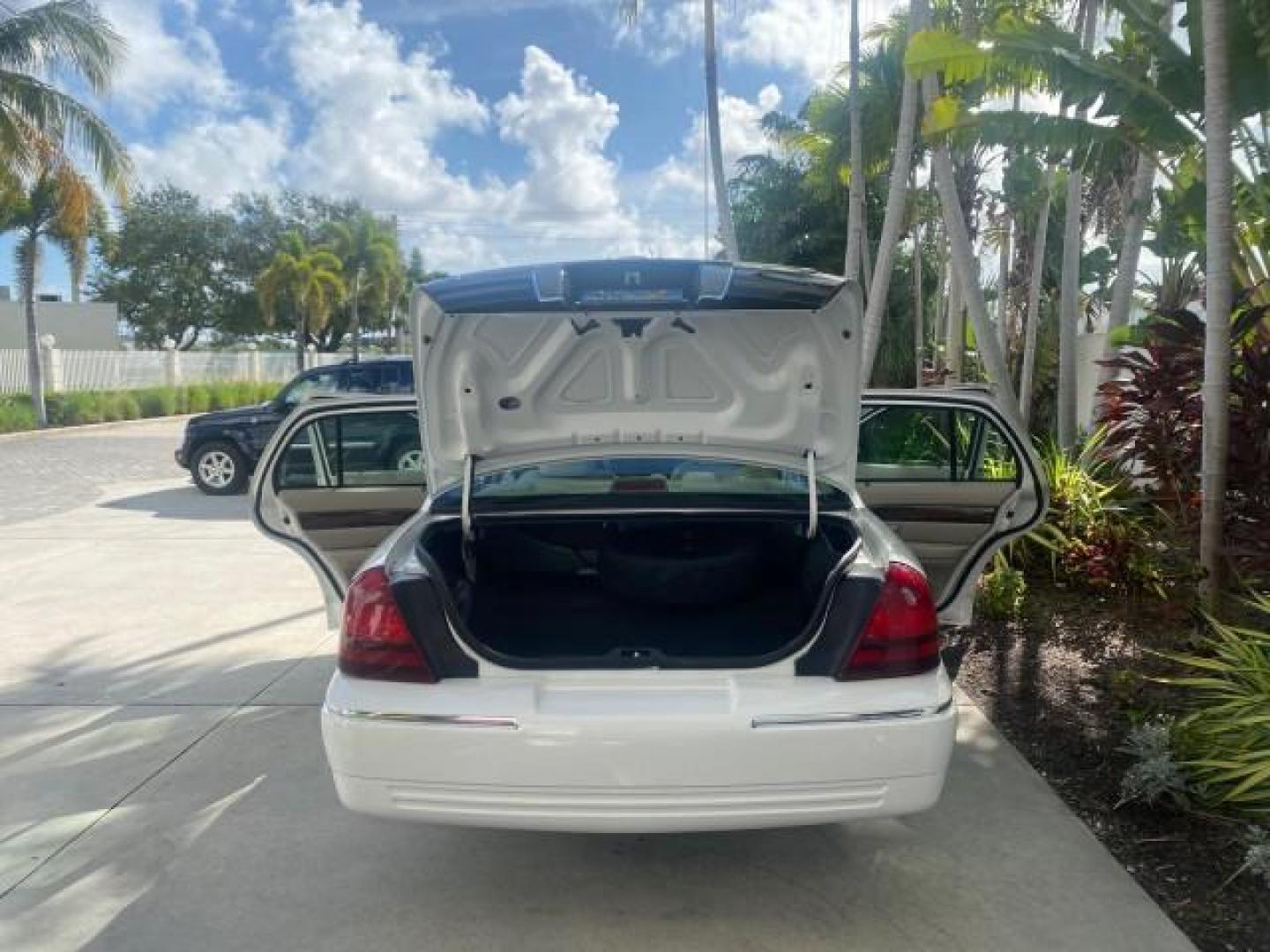 2007 Vibrant White /Med Light Stone Mercury Grand Marquis LS LOW MILES 62,205 (2MEFM75V17X) with an 4.6L SOHC FFV V8 Engine engine, Automatic transmission, located at 4701 North Dixie Hwy, Pompano Beach, FL, 33064, (954) 422-2889, 26.240938, -80.123474 - OUR WEBPAGE FLORIDACARS1.COM HAS OVER 100 PHOTOS AND FREE CARFAX LINK 2007 MERCURY GRAND MARQUIS LS VIN: 2MEFM75V17X635847 2 M E F M 7 5 V 1 7 X 6 3 5 8 4 7 SEDAN 4 DR 4.6L V8 F SOHC FLEX FUEL REAR WHEEL DRIVE Features ABS Brakes Air Conditioning Alloy Wheels AM/FM Stereo Automatic Transmission Cass - Photo#15