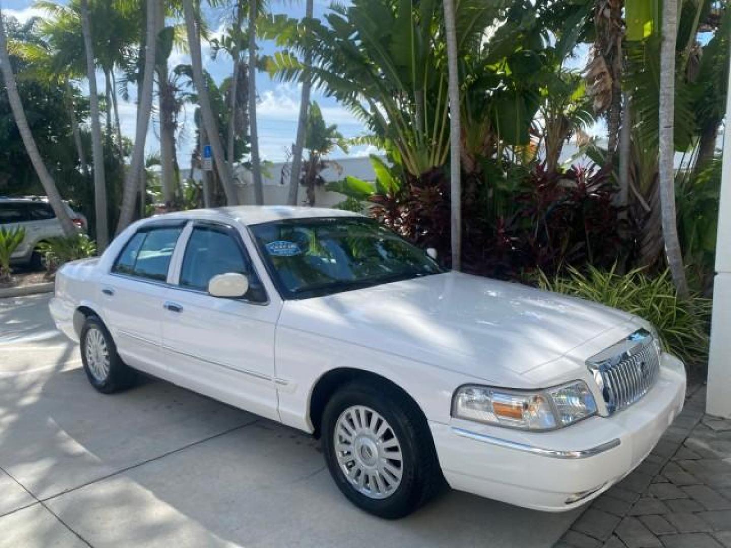 2007 Vibrant White /Med Light Stone Mercury Grand Marquis LS LOW MILES 62,205 (2MEFM75V17X) with an 4.6L SOHC FFV V8 Engine engine, Automatic transmission, located at 4701 North Dixie Hwy, Pompano Beach, FL, 33064, (954) 422-2889, 26.240938, -80.123474 - OUR WEBPAGE FLORIDACARS1.COM HAS OVER 100 PHOTOS AND FREE CARFAX LINK 2007 MERCURY GRAND MARQUIS LS VIN: 2MEFM75V17X635847 2 M E F M 7 5 V 1 7 X 6 3 5 8 4 7 SEDAN 4 DR 4.6L V8 F SOHC FLEX FUEL REAR WHEEL DRIVE Features ABS Brakes Air Conditioning Alloy Wheels AM/FM Stereo Automatic Transmission Cass - Photo#24
