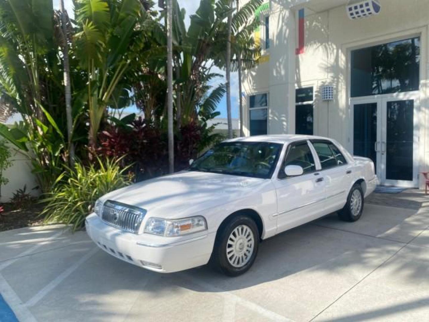 2007 Vibrant White /Med Light Stone Mercury Grand Marquis LS LOW MILES 62,205 (2MEFM75V17X) with an 4.6L SOHC FFV V8 Engine engine, Automatic transmission, located at 4701 North Dixie Hwy, Pompano Beach, FL, 33064, (954) 422-2889, 26.240938, -80.123474 - OUR WEBPAGE FLORIDACARS1.COM HAS OVER 100 PHOTOS AND FREE CARFAX LINK 2007 MERCURY GRAND MARQUIS LS VIN: 2MEFM75V17X635847 2 M E F M 7 5 V 1 7 X 6 3 5 8 4 7 SEDAN 4 DR 4.6L V8 F SOHC FLEX FUEL REAR WHEEL DRIVE Features ABS Brakes Air Conditioning Alloy Wheels AM/FM Stereo Automatic Transmission Cass - Photo#29