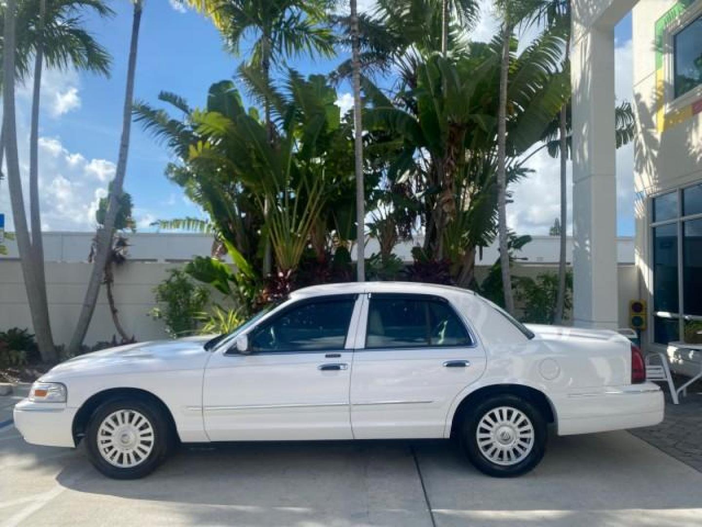 2007 Vibrant White /Med Light Stone Mercury Grand Marquis LS LOW MILES 62,205 (2MEFM75V17X) with an 4.6L SOHC FFV V8 Engine engine, Automatic transmission, located at 4701 North Dixie Hwy, Pompano Beach, FL, 33064, (954) 422-2889, 26.240938, -80.123474 - OUR WEBPAGE FLORIDACARS1.COM HAS OVER 100 PHOTOS AND FREE CARFAX LINK 2007 MERCURY GRAND MARQUIS LS VIN: 2MEFM75V17X635847 2 M E F M 7 5 V 1 7 X 6 3 5 8 4 7 SEDAN 4 DR 4.6L V8 F SOHC FLEX FUEL REAR WHEEL DRIVE Features ABS Brakes Air Conditioning Alloy Wheels AM/FM Stereo Automatic Transmission Cass - Photo#32