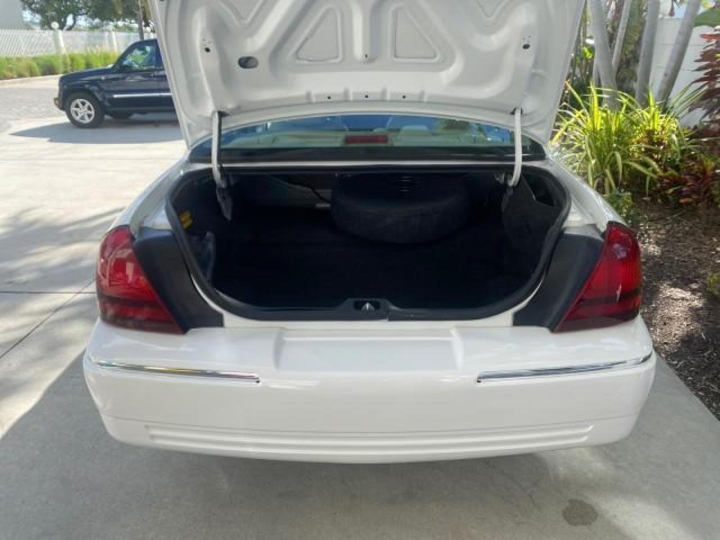 2007 Vibrant White /Med Light Stone Mercury Grand Marquis LS LOW MILES 62,205 (2MEFM75V17X) with an 4.6L SOHC FFV V8 Engine engine, Automatic transmission, located at 4701 North Dixie Hwy, Pompano Beach, FL, 33064, (954) 422-2889, 26.240938, -80.123474 - OUR WEBPAGE FLORIDACARS1.COM HAS OVER 100 PHOTOS AND FREE CARFAX LINK 2007 MERCURY GRAND MARQUIS LS VIN: 2MEFM75V17X635847 2 M E F M 7 5 V 1 7 X 6 3 5 8 4 7 SEDAN 4 DR 4.6L V8 F SOHC FLEX FUEL REAR WHEEL DRIVE Features ABS Brakes Air Conditioning Alloy Wheels AM/FM Stereo Automatic Transmission Cass - Photo#85