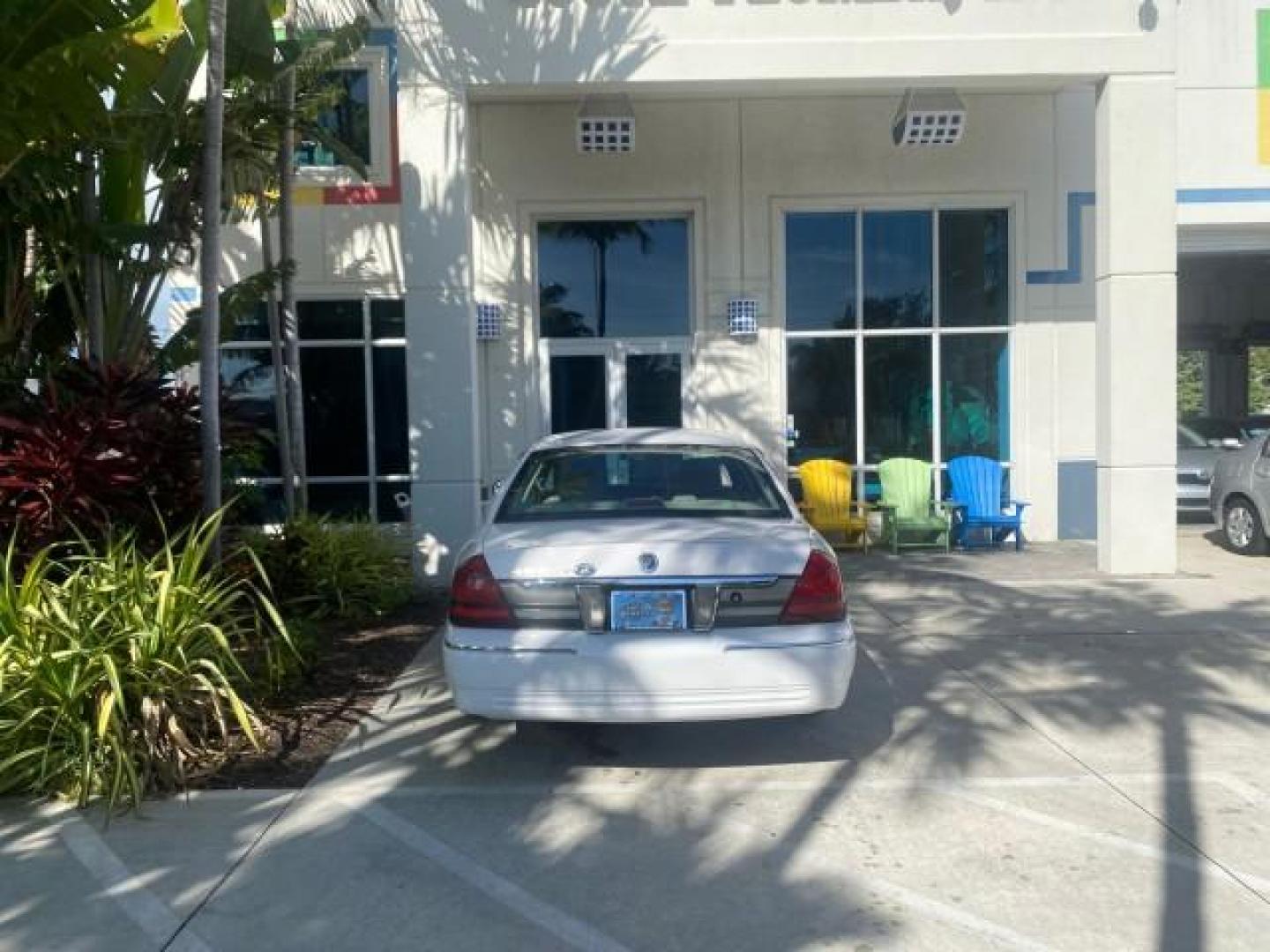 2007 Vibrant White /Med Light Stone Mercury Grand Marquis LS LOW MILES 62,205 (2MEFM75V17X) with an 4.6L SOHC FFV V8 Engine engine, Automatic transmission, located at 4701 North Dixie Hwy, Pompano Beach, FL, 33064, (954) 422-2889, 26.240938, -80.123474 - OUR WEBPAGE FLORIDACARS1.COM HAS OVER 100 PHOTOS AND FREE CARFAX LINK 2007 MERCURY GRAND MARQUIS LS VIN: 2MEFM75V17X635847 2 M E F M 7 5 V 1 7 X 6 3 5 8 4 7 SEDAN 4 DR 4.6L V8 F SOHC FLEX FUEL REAR WHEEL DRIVE Features ABS Brakes Air Conditioning Alloy Wheels AM/FM Stereo Automatic Transmission Cass - Photo#88