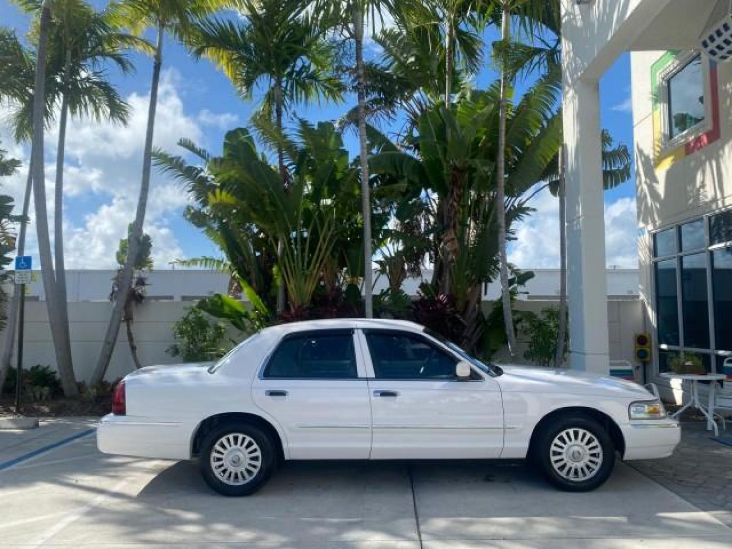 2007 Vibrant White /Med Light Stone Mercury Grand Marquis LS LOW MILES 62,205 (2MEFM75V17X) with an 4.6L SOHC FFV V8 Engine engine, Automatic transmission, located at 4701 North Dixie Hwy, Pompano Beach, FL, 33064, (954) 422-2889, 26.240938, -80.123474 - OUR WEBPAGE FLORIDACARS1.COM HAS OVER 100 PHOTOS AND FREE CARFAX LINK 2007 MERCURY GRAND MARQUIS LS VIN: 2MEFM75V17X635847 2 M E F M 7 5 V 1 7 X 6 3 5 8 4 7 SEDAN 4 DR 4.6L V8 F SOHC FLEX FUEL REAR WHEEL DRIVE Features ABS Brakes Air Conditioning Alloy Wheels AM/FM Stereo Automatic Transmission Cass - Photo#92