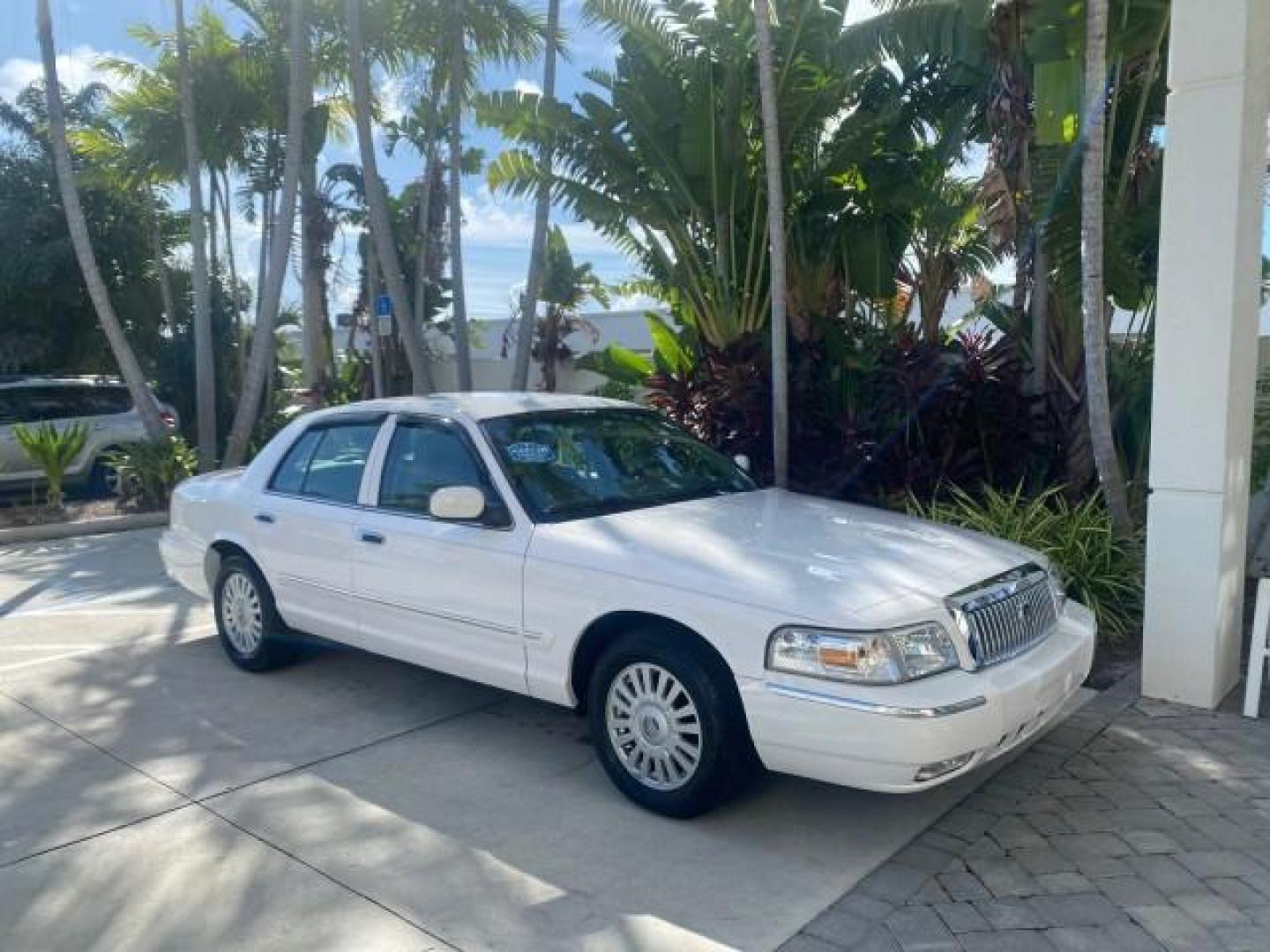 2007 Vibrant White /Med Light Stone Mercury Grand Marquis LS LOW MILES 62,205 (2MEFM75V17X) with an 4.6L SOHC FFV V8 Engine engine, Automatic transmission, located at 4701 North Dixie Hwy, Pompano Beach, FL, 33064, (954) 422-2889, 26.240938, -80.123474 - OUR WEBPAGE FLORIDACARS1.COM HAS OVER 100 PHOTOS AND FREE CARFAX LINK 2007 MERCURY GRAND MARQUIS LS VIN: 2MEFM75V17X635847 2 M E F M 7 5 V 1 7 X 6 3 5 8 4 7 SEDAN 4 DR 4.6L V8 F SOHC FLEX FUEL REAR WHEEL DRIVE Features ABS Brakes Air Conditioning Alloy Wheels AM/FM Stereo Automatic Transmission Cass - Photo#94