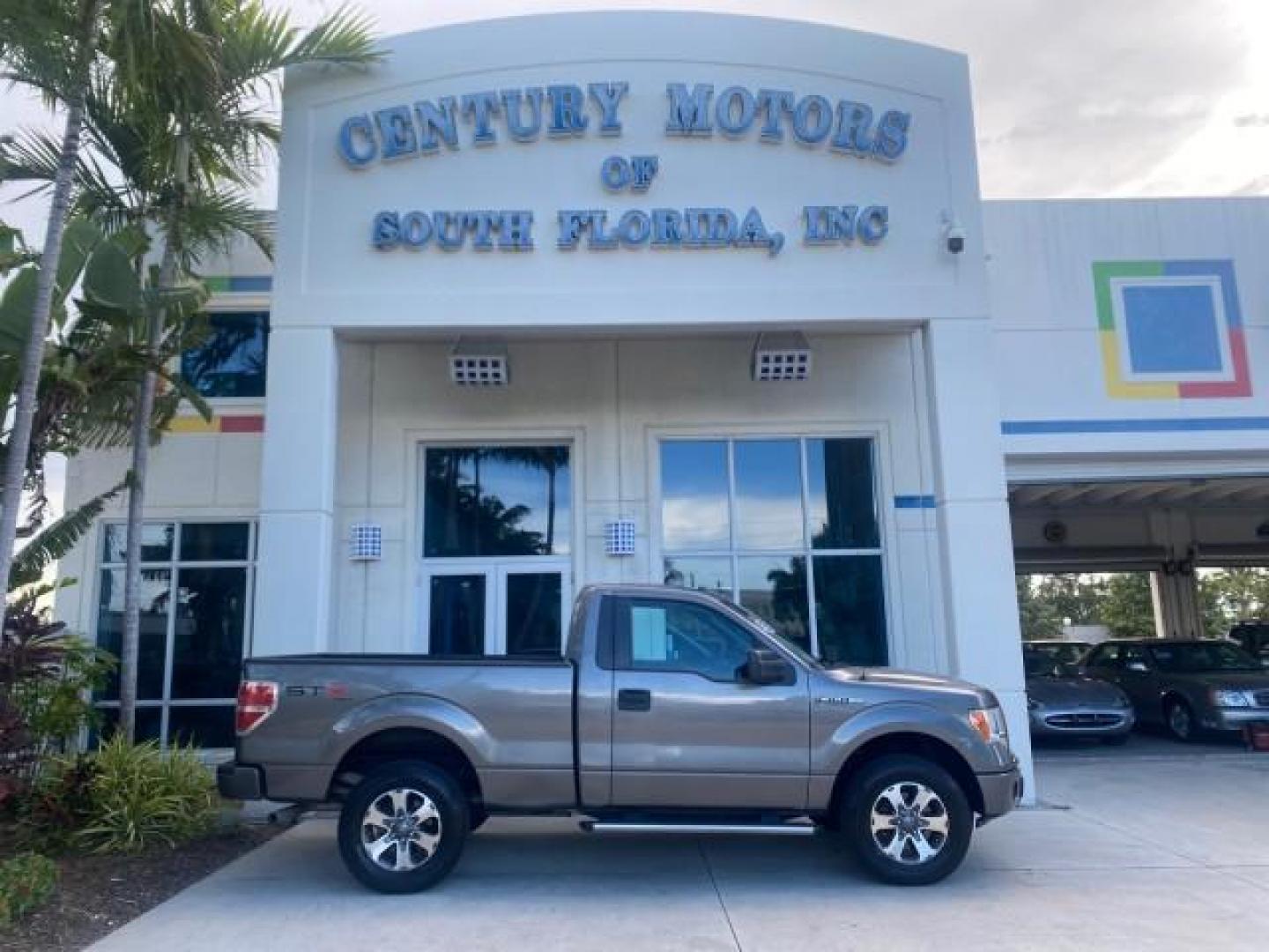 2013 Sterling Gray Metallic /Steel Gray Ford F-150 STX 4WD LOW MILES 27,133 1 OWNER (1FTMF1EF3DF) with an 5.0L V8 FFV Engine engine, Automatic transmission, located at 4701 North Dixie Hwy, Pompano Beach, FL, 33064, (954) 422-2889, 26.240938, -80.123474 - OUR WEBPAGE FLORIDACARS1.COM HAS OVER 100 PHOTOS AND FREE CARFAX LINK 2013 FORD F-150 STX VIN: 1FTMF1EF3DFC39967 1 F T M F 1 E F 3 D F C 3 9 9 6 7 PICKUP 5.0L V8 F DOHC 32V FLEX FUEL REAR WHEEL DRIVE W/ 4X4 Features 4WD/AWD ABS Brakes Air Conditioning Alloy Wheels AM/FM Stereo Automatic Transmission - Photo#0