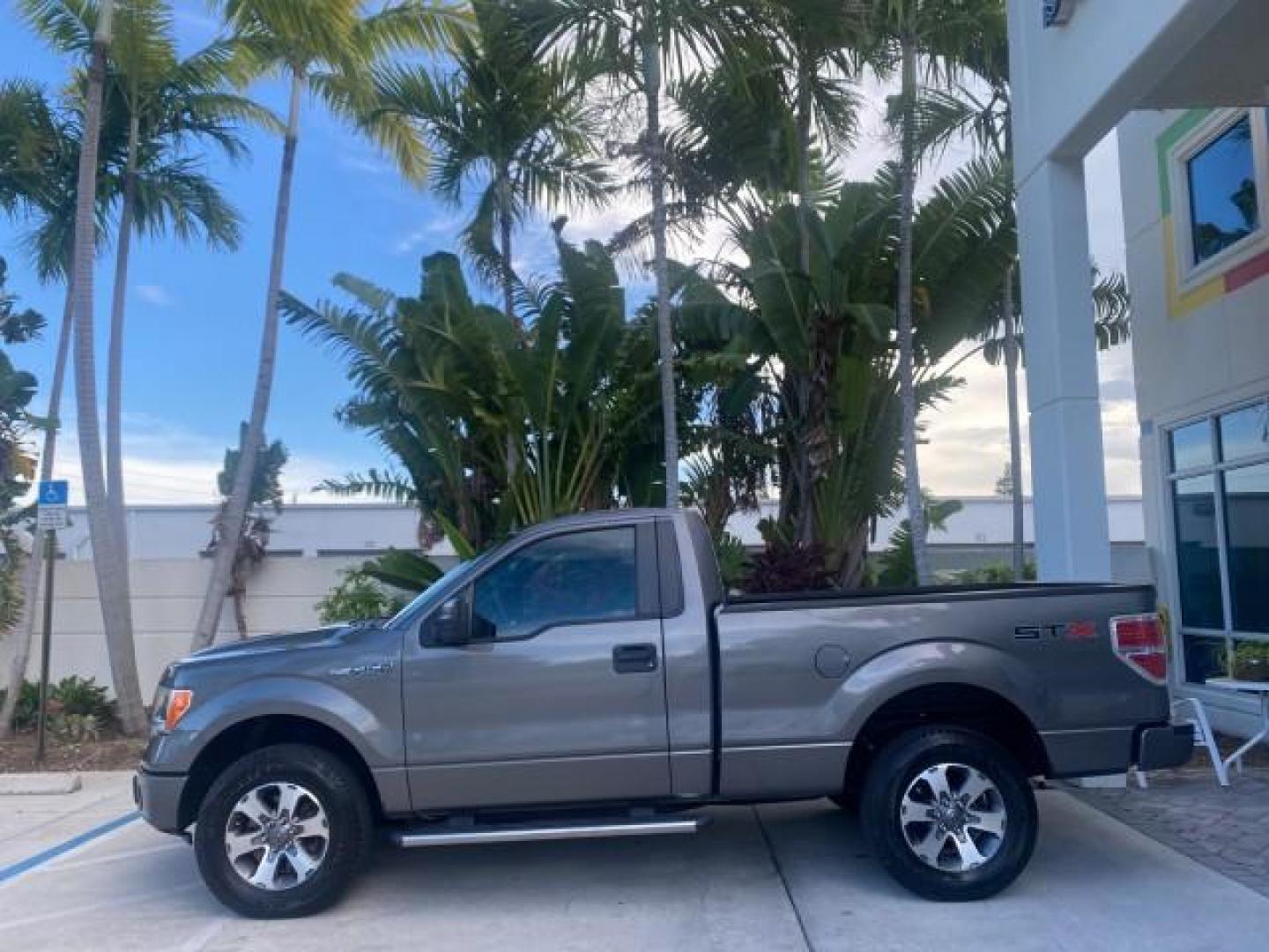 2013 Sterling Gray Metallic /Steel Gray Ford F-150 STX 4WD LOW MILES 27,133 1 OWNER (1FTMF1EF3DF) with an 5.0L V8 FFV Engine engine, Automatic transmission, located at 4701 North Dixie Hwy, Pompano Beach, FL, 33064, (954) 422-2889, 26.240938, -80.123474 - OUR WEBPAGE FLORIDACARS1.COM HAS OVER 100 PHOTOS AND FREE CARFAX LINK 2013 FORD F-150 STX VIN: 1FTMF1EF3DFC39967 1 F T M F 1 E F 3 D F C 3 9 9 6 7 PICKUP 5.0L V8 F DOHC 32V FLEX FUEL REAR WHEEL DRIVE W/ 4X4 Features 4WD/AWD ABS Brakes Air Conditioning Alloy Wheels AM/FM Stereo Automatic Transmission - Photo#4