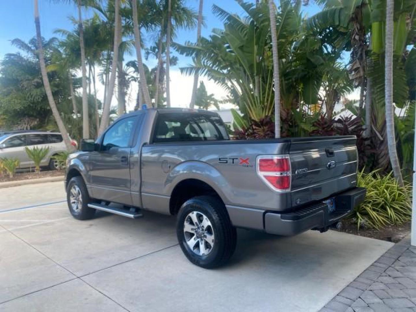 2013 Sterling Gray Metallic /Steel Gray Ford F-150 STX 4WD LOW MILES 27,133 1 OWNER (1FTMF1EF3DF) with an 5.0L V8 FFV Engine engine, Automatic transmission, located at 4701 North Dixie Hwy, Pompano Beach, FL, 33064, (954) 422-2889, 26.240938, -80.123474 - OUR WEBPAGE FLORIDACARS1.COM HAS OVER 100 PHOTOS AND FREE CARFAX LINK 2013 FORD F-150 STX VIN: 1FTMF1EF3DFC39967 1 F T M F 1 E F 3 D F C 3 9 9 6 7 PICKUP 5.0L V8 F DOHC 32V FLEX FUEL REAR WHEEL DRIVE W/ 4X4 Features 4WD/AWD ABS Brakes Air Conditioning Alloy Wheels AM/FM Stereo Automatic Transmission - Photo#33