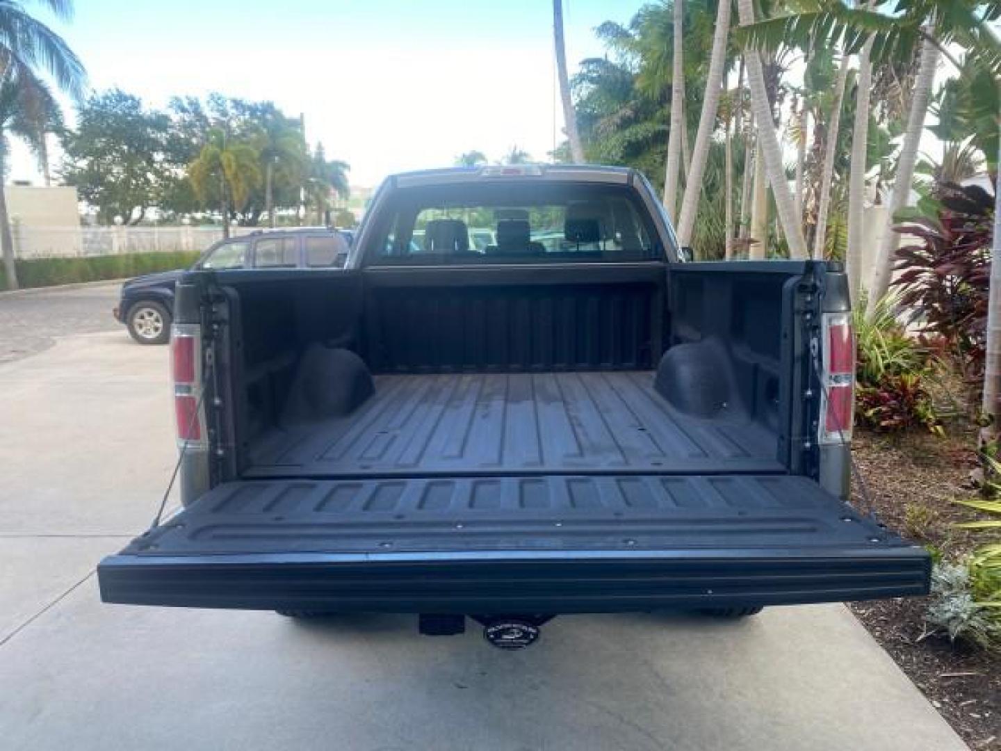 2013 Sterling Gray Metallic /Steel Gray Ford F-150 STX 4WD LOW MILES 27,133 1 OWNER (1FTMF1EF3DF) with an 5.0L V8 FFV Engine engine, Automatic transmission, located at 4701 North Dixie Hwy, Pompano Beach, FL, 33064, (954) 422-2889, 26.240938, -80.123474 - OUR WEBPAGE FLORIDACARS1.COM HAS OVER 100 PHOTOS AND FREE CARFAX LINK 2013 FORD F-150 STX VIN: 1FTMF1EF3DFC39967 1 F T M F 1 E F 3 D F C 3 9 9 6 7 PICKUP 5.0L V8 F DOHC 32V FLEX FUEL REAR WHEEL DRIVE W/ 4X4 Features 4WD/AWD ABS Brakes Air Conditioning Alloy Wheels AM/FM Stereo Automatic Transmission - Photo#87