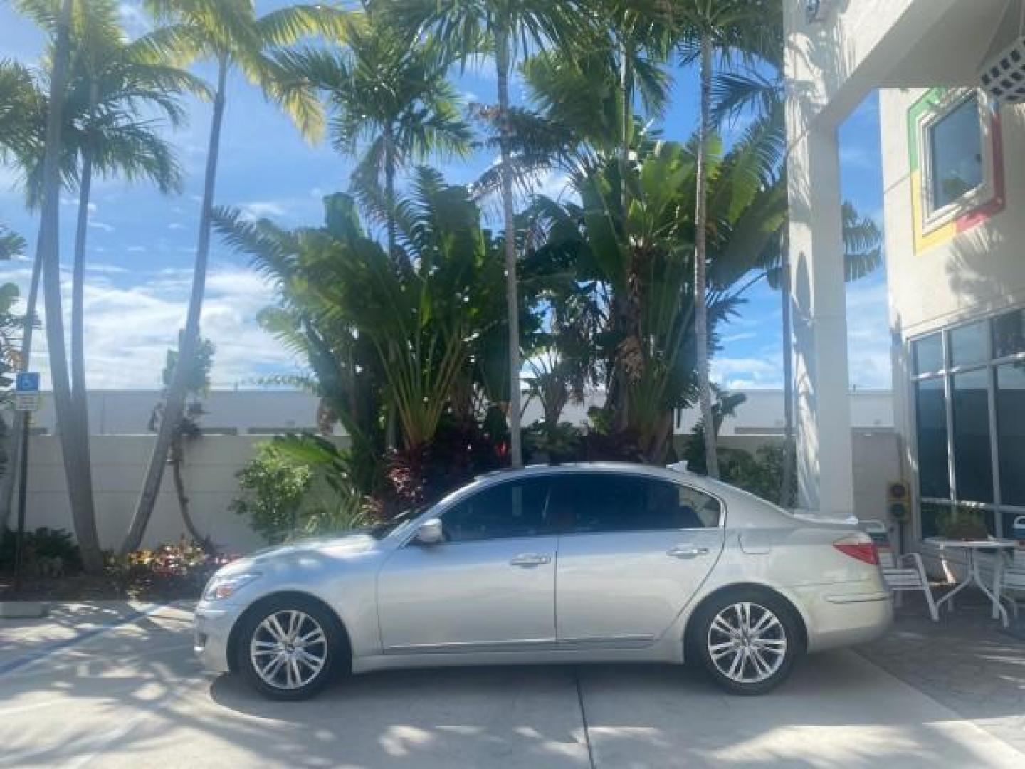 2010 Platinum Metallic /Jet black Hyundai Genesis LOW MILES 32,920 SUNROOF (KMHGC4DF8AU) with an 4.6L DOHC V8 Engine engine, Automatic transmission, located at 4701 North Dixie Hwy, Pompano Beach, FL, 33064, (954) 422-2889, 26.240938, -80.123474 - OUR WEBPAGE FLORIDACARS1.COM HAS OVER 100 PHOTOS AND FREE CARFAX LINK 2010 HYUNDAI GENESIS 4.6L V8 VIN: KMHGC4DF8AU101658 K M H G C 4 D F 8 A U 1 0 1 6 5 8 SEDAN 4 DR 4.6L V8 F DOHC 32V GASOLINE REAR WHEEL DRIVE Features A/C Seat(s) ABS Brakes Air Conditioning Alloy Wheels AM/FM Stereo Automated Cru - Photo#4