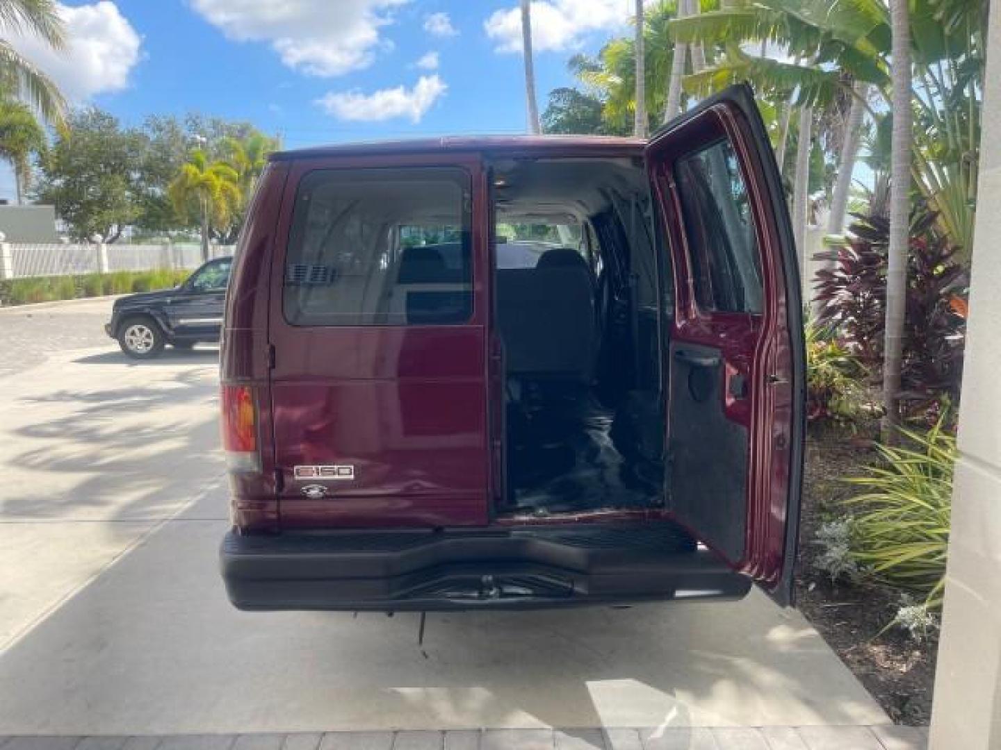 2006 Dark Toreador Red Metallic /Medium Flint Ford Econoline Wagon XLT 8 PASS LOW MILES 56290 (1FMRE11W06D) with an 4.6L EFI V8 Engine engine, Automatic transmission, located at 4701 North Dixie Hwy, Pompano Beach, FL, 33064, (954) 422-2889, 26.240938, -80.123474 - OUR WEBPAGE FLORIDACARS1.COM HAS OVER 100 PHOTOS AND FREE CARFAX LINK 2006 FORD E-SERIES E-150 XLT VIN: 1FMRE11W06DA64988 1 F M R E 1 1 W 0 6 D A 6 4 9 8 8 VAN 4.6L V8 F GASOLINE REAR WHEEL DRIVE Features ABS Brakes Air Conditioning AM/FM Stereo Automatic Transmission CD Audio Cruise Control Power L - Photo#15