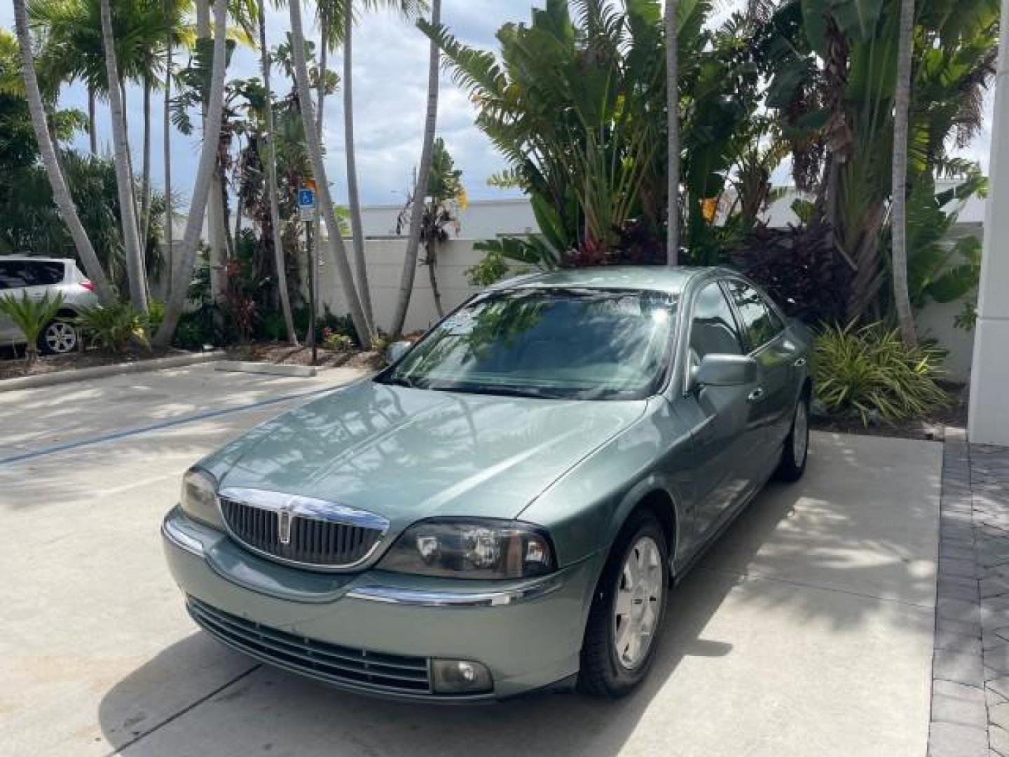 2005 Norsea Blue Metallic /Stone/Camel Lincoln LS LOW MILES 49882 1 OWNER FLORIDA (1LNHM86S05Y) with an 3.0L DOHC EFI 24-Valve V6 Engine engine, Automatic transmission, located at 4701 North Dixie Hwy, Pompano Beach, FL, 33064, (954) 422-2889, 26.240938, -80.123474 - OUR WEBPAGE FLORIDACARS1.COM HAS OVER 100 PHOTOS AND FREE CARFAX LINK 2005 LINCOLN LS LUXURY VIN: 1LNHM86S05Y614694 1 L N H M 8 6 S 0 5 Y 6 1 4 6 9 4 SEDAN 4 DR 3.0L V6 F DOHC GASOLINE REAR WHEEL DRIVE Features ABS Brakes Air Conditioning Alloy Wheels AM/FM Stereo Automatic Transmission Cassette Pla - Photo#3