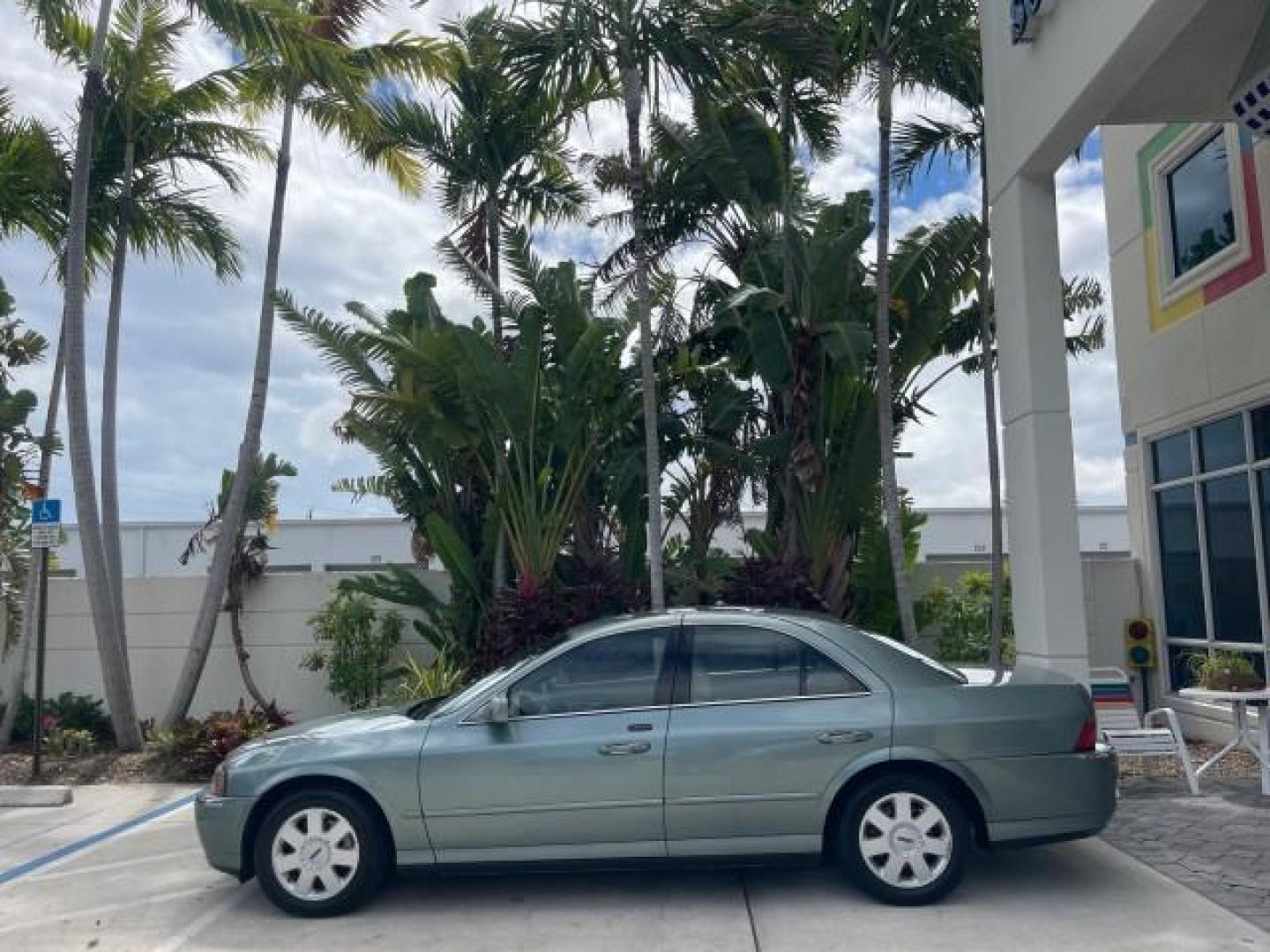 2005 Norsea Blue Metallic /Stone/Camel Lincoln LS LOW MILES 49882 1 OWNER FLORIDA (1LNHM86S05Y) with an 3.0L DOHC EFI 24-Valve V6 Engine engine, Automatic transmission, located at 4701 North Dixie Hwy, Pompano Beach, FL, 33064, (954) 422-2889, 26.240938, -80.123474 - OUR WEBPAGE FLORIDACARS1.COM HAS OVER 100 PHOTOS AND FREE CARFAX LINK 2005 LINCOLN LS LUXURY VIN: 1LNHM86S05Y614694 1 L N H M 8 6 S 0 5 Y 6 1 4 6 9 4 SEDAN 4 DR 3.0L V6 F DOHC GASOLINE REAR WHEEL DRIVE Features ABS Brakes Air Conditioning Alloy Wheels AM/FM Stereo Automatic Transmission Cassette Pla - Photo#4