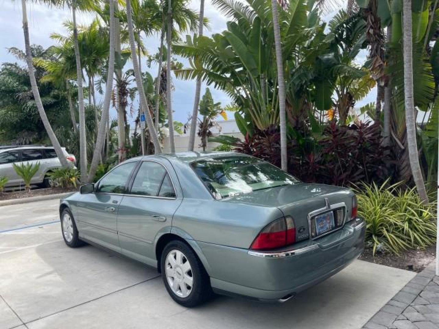 2005 Norsea Blue Metallic /Stone/Camel Lincoln LS LOW MILES 49882 1 OWNER FLORIDA (1LNHM86S05Y) with an 3.0L DOHC EFI 24-Valve V6 Engine engine, Automatic transmission, located at 4701 North Dixie Hwy, Pompano Beach, FL, 33064, (954) 422-2889, 26.240938, -80.123474 - OUR WEBPAGE FLORIDACARS1.COM HAS OVER 100 PHOTOS AND FREE CARFAX LINK 2005 LINCOLN LS LUXURY VIN: 1LNHM86S05Y614694 1 L N H M 8 6 S 0 5 Y 6 1 4 6 9 4 SEDAN 4 DR 3.0L V6 F DOHC GASOLINE REAR WHEEL DRIVE Features ABS Brakes Air Conditioning Alloy Wheels AM/FM Stereo Automatic Transmission Cassette Pla - Photo#5