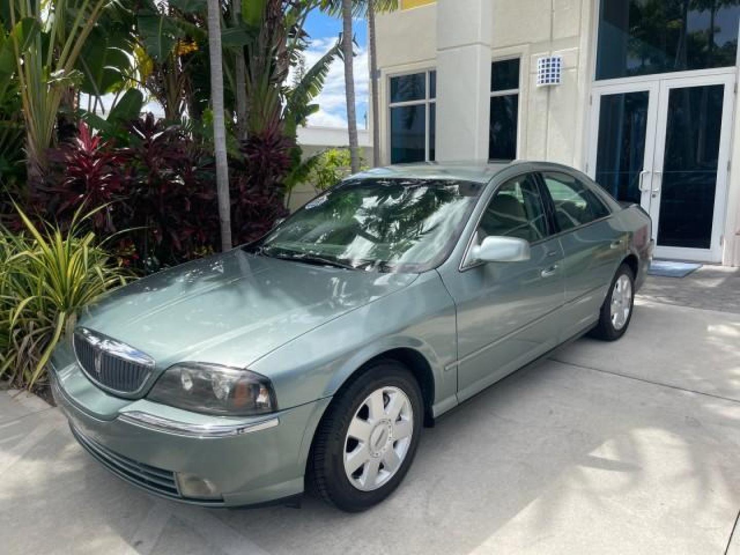 2005 Norsea Blue Metallic /Stone/Camel Lincoln LS LOW MILES 49882 1 OWNER FLORIDA (1LNHM86S05Y) with an 3.0L DOHC EFI 24-Valve V6 Engine engine, Automatic transmission, located at 4701 North Dixie Hwy, Pompano Beach, FL, 33064, (954) 422-2889, 26.240938, -80.123474 - OUR WEBPAGE FLORIDACARS1.COM HAS OVER 100 PHOTOS AND FREE CARFAX LINK 2005 LINCOLN LS LUXURY VIN: 1LNHM86S05Y614694 1 L N H M 8 6 S 0 5 Y 6 1 4 6 9 4 SEDAN 4 DR 3.0L V6 F DOHC GASOLINE REAR WHEEL DRIVE Features ABS Brakes Air Conditioning Alloy Wheels AM/FM Stereo Automatic Transmission Cassette Pla - Photo#30
