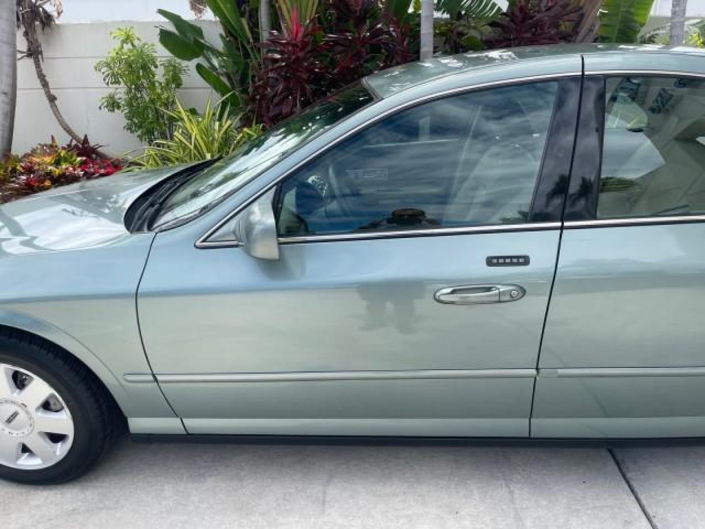2005 Norsea Blue Metallic /Stone/Camel Lincoln LS LOW MILES 49882 1 OWNER FLORIDA (1LNHM86S05Y) with an 3.0L DOHC EFI 24-Valve V6 Engine engine, Automatic transmission, located at 4701 North Dixie Hwy, Pompano Beach, FL, 33064, (954) 422-2889, 26.240938, -80.123474 - OUR WEBPAGE FLORIDACARS1.COM HAS OVER 100 PHOTOS AND FREE CARFAX LINK 2005 LINCOLN LS LUXURY VIN: 1LNHM86S05Y614694 1 L N H M 8 6 S 0 5 Y 6 1 4 6 9 4 SEDAN 4 DR 3.0L V6 F DOHC GASOLINE REAR WHEEL DRIVE Features ABS Brakes Air Conditioning Alloy Wheels AM/FM Stereo Automatic Transmission Cassette Pla - Photo#37
