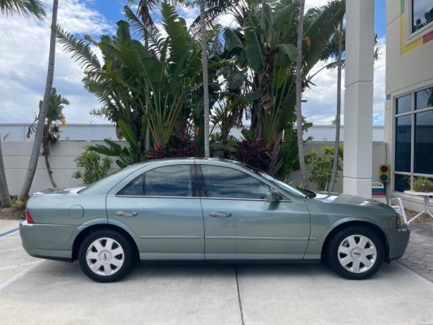 2005 Norsea Blue Metallic /Stone/Camel Lincoln LS LOW MILES 49882 1 OWNER FLORIDA (1LNHM86S05Y) with an 3.0L DOHC EFI 24-Valve V6 Engine engine, Automatic transmission, located at 4701 North Dixie Hwy, Pompano Beach, FL, 33064, (954) 422-2889, 26.240938, -80.123474 - OUR WEBPAGE FLORIDACARS1.COM HAS OVER 100 PHOTOS AND FREE CARFAX LINK 2005 LINCOLN LS LUXURY VIN: 1LNHM86S05Y614694 1 L N H M 8 6 S 0 5 Y 6 1 4 6 9 4 SEDAN 4 DR 3.0L V6 F DOHC GASOLINE REAR WHEEL DRIVE Features ABS Brakes Air Conditioning Alloy Wheels AM/FM Stereo Automatic Transmission Cassette Pla - Photo#96