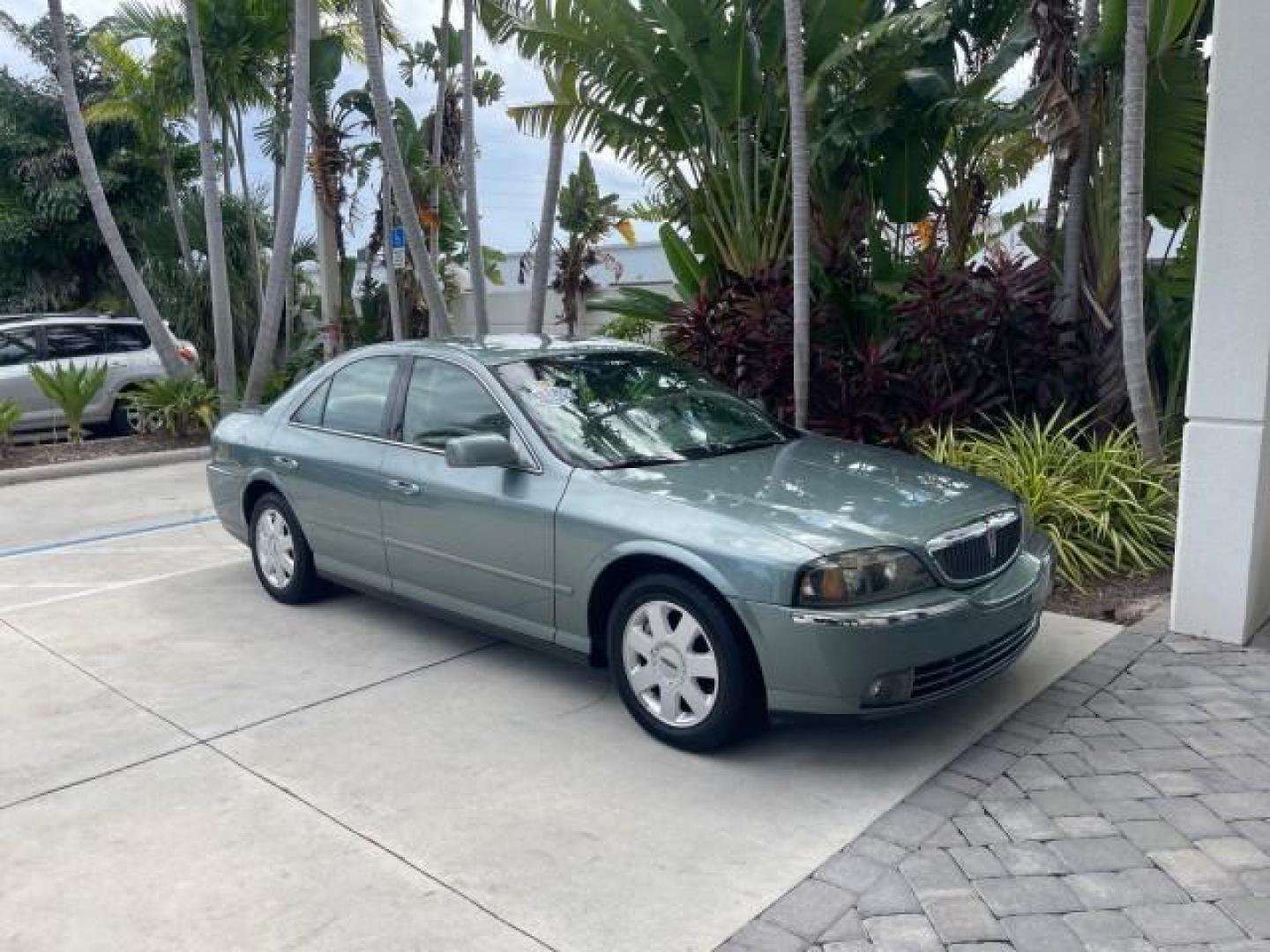 2005 Norsea Blue Metallic /Stone/Camel Lincoln LS LOW MILES 49882 1 OWNER FLORIDA (1LNHM86S05Y) with an 3.0L DOHC EFI 24-Valve V6 Engine engine, Automatic transmission, located at 4701 North Dixie Hwy, Pompano Beach, FL, 33064, (954) 422-2889, 26.240938, -80.123474 - OUR WEBPAGE FLORIDACARS1.COM HAS OVER 100 PHOTOS AND FREE CARFAX LINK 2005 LINCOLN LS LUXURY VIN: 1LNHM86S05Y614694 1 L N H M 8 6 S 0 5 Y 6 1 4 6 9 4 SEDAN 4 DR 3.0L V6 F DOHC GASOLINE REAR WHEEL DRIVE Features ABS Brakes Air Conditioning Alloy Wheels AM/FM Stereo Automatic Transmission Cassette Pla - Photo#97