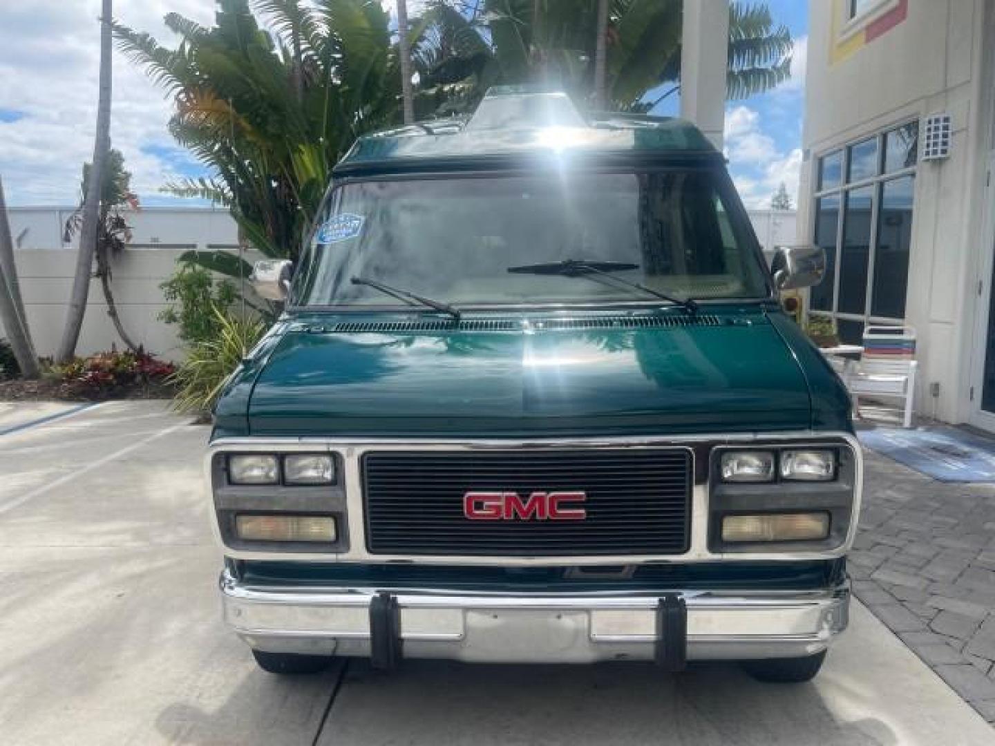 1995 GMC Vandura CONVERSION VAN LOW MILES 68,220 (1GDEG25K5SF) with an 5.7L EFI V8 Engine engine, Automatic transmission, located at 4701 North Dixie Hwy, Pompano Beach, FL, 33064, (954) 422-2889, 26.240938, -80.123474 - OUR WEBPAGE FLORIDACARS1.COM HAS OVER 100 PHOTOS AND FREE CARFAX LINK 1995 GMC RALLY/VANDURA G2500 VIN: 1GDEG25K5SF556971 1 G D E G 2 5 K 5 S F 5 5 6 9 7 1 VAN 5.7L V8 F - This is the best motor ever built. GASOLINE REAR WHEEL DRIVE Features ABS Brakes Air Conditioning Alloy Wheels AM/FM Stereo Auto - Photo#2